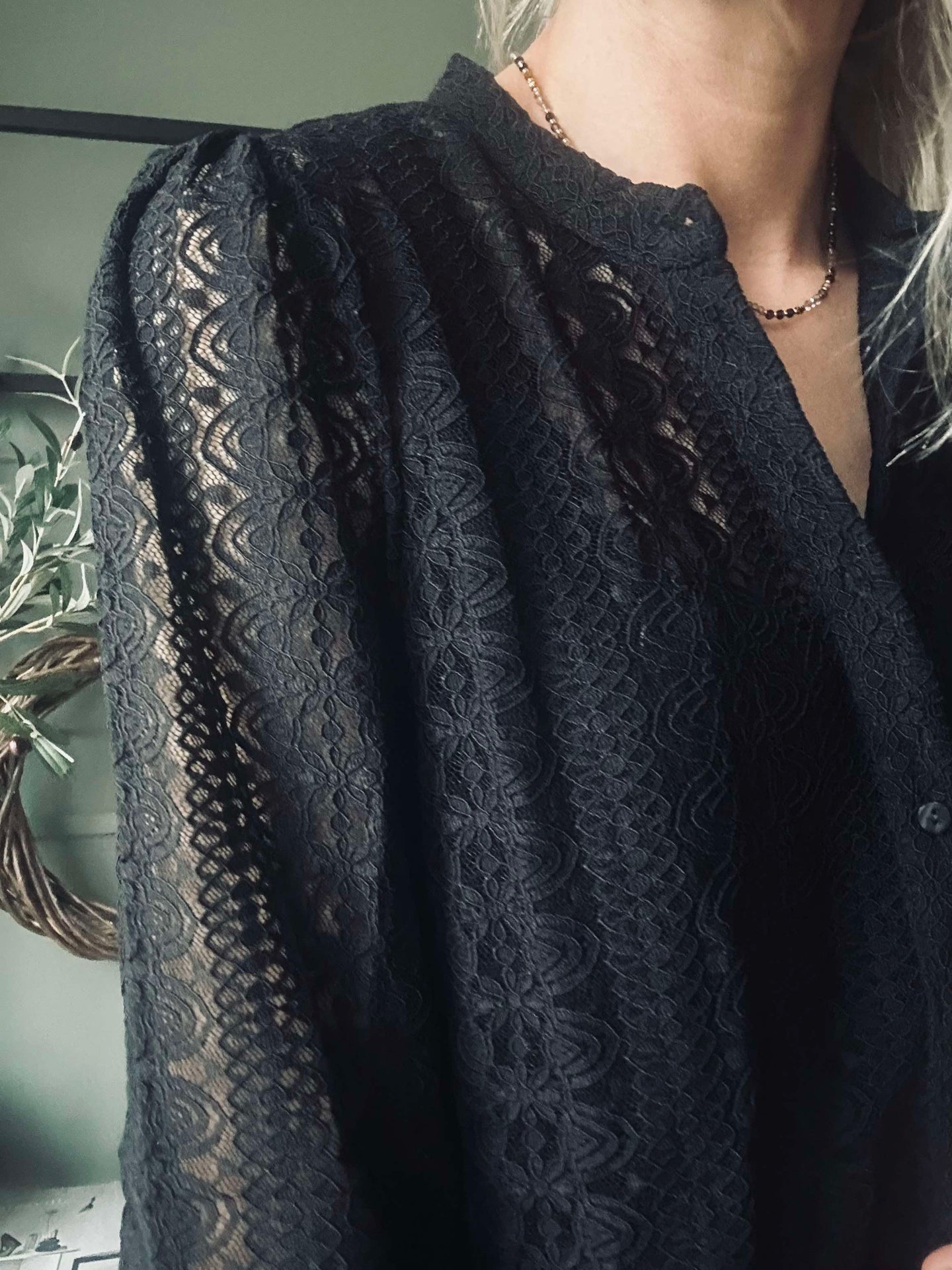 Skjorta med spets – Black