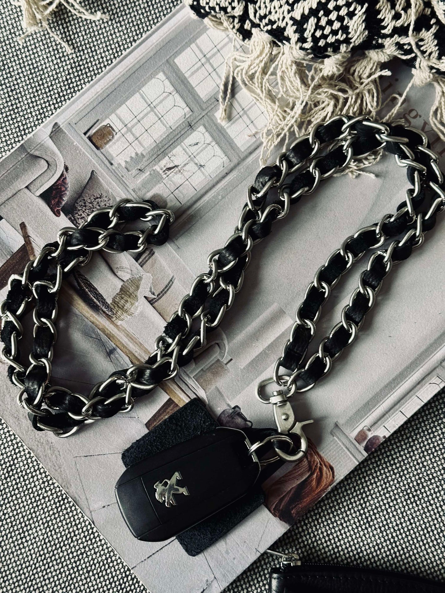 Mobil / Nyckelrem – Svart / silverläder