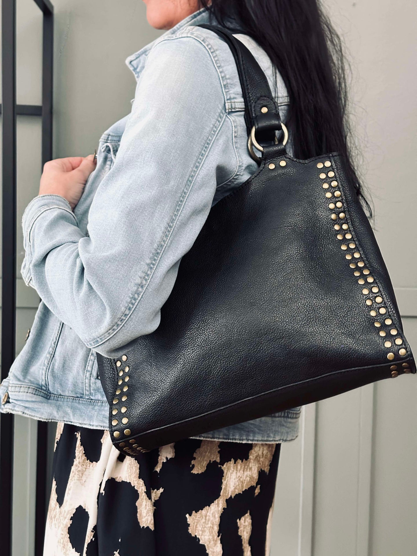 Arbetsväska med nitar - Svart