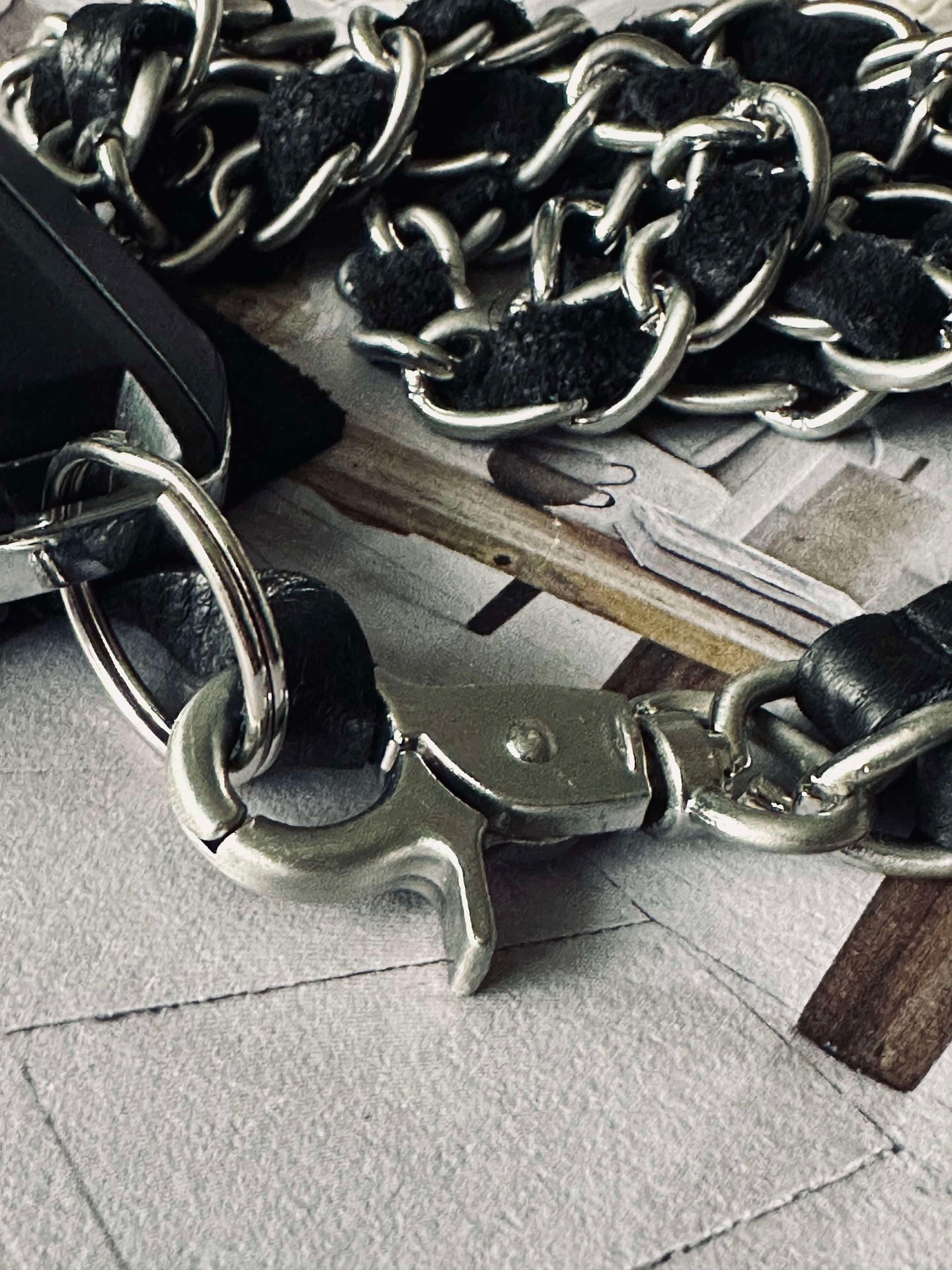 Mobil / Nyckelrem – Svart / silverläder