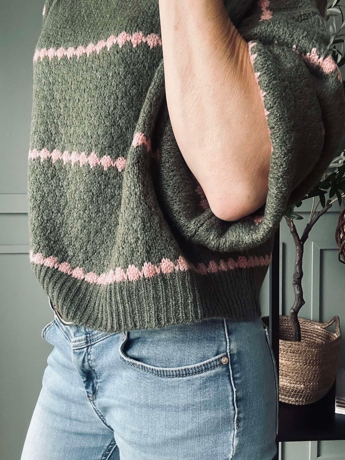 Stickad med ballongärmar - Green / Rose