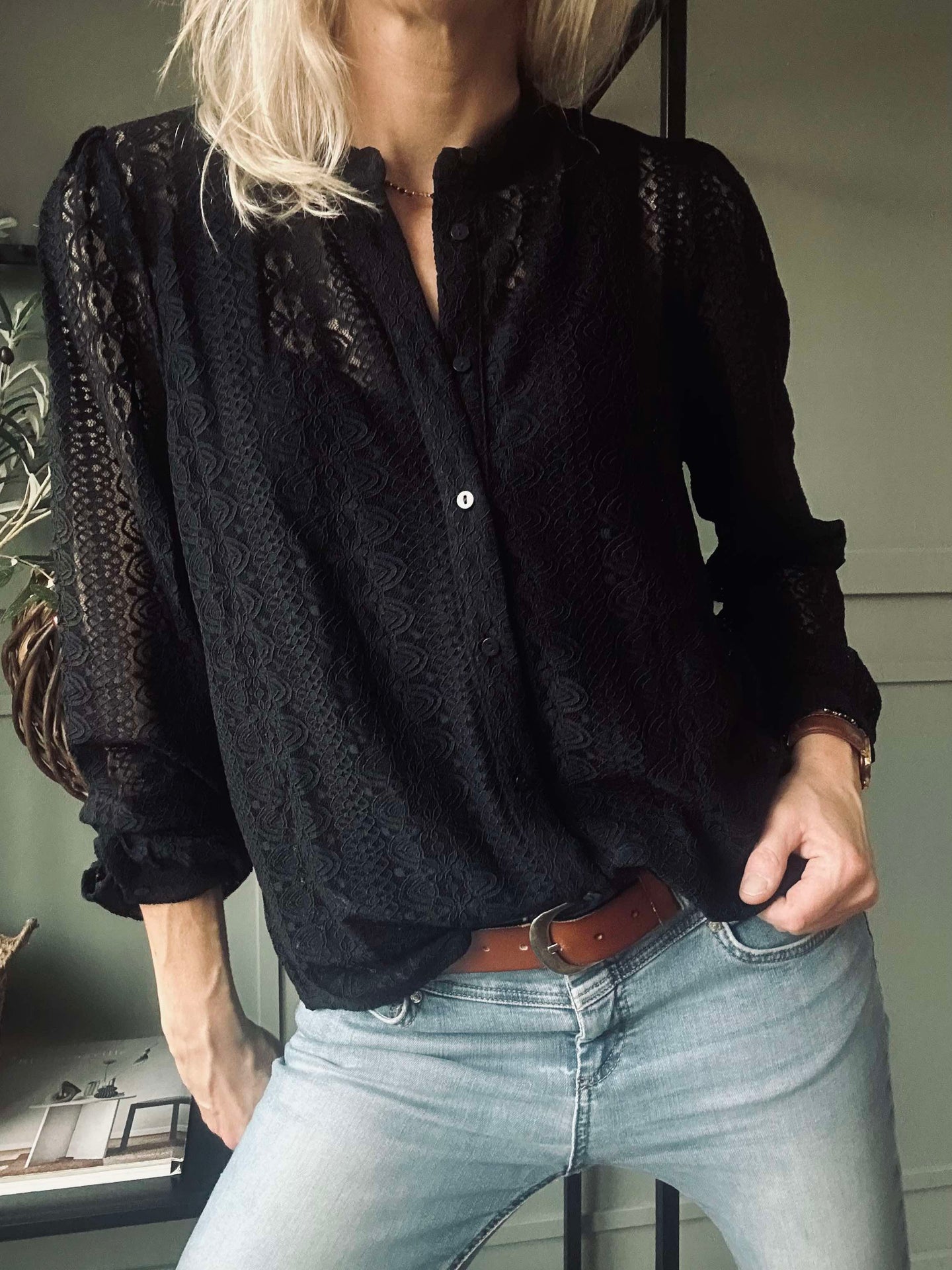 Skjorta med spets – Black