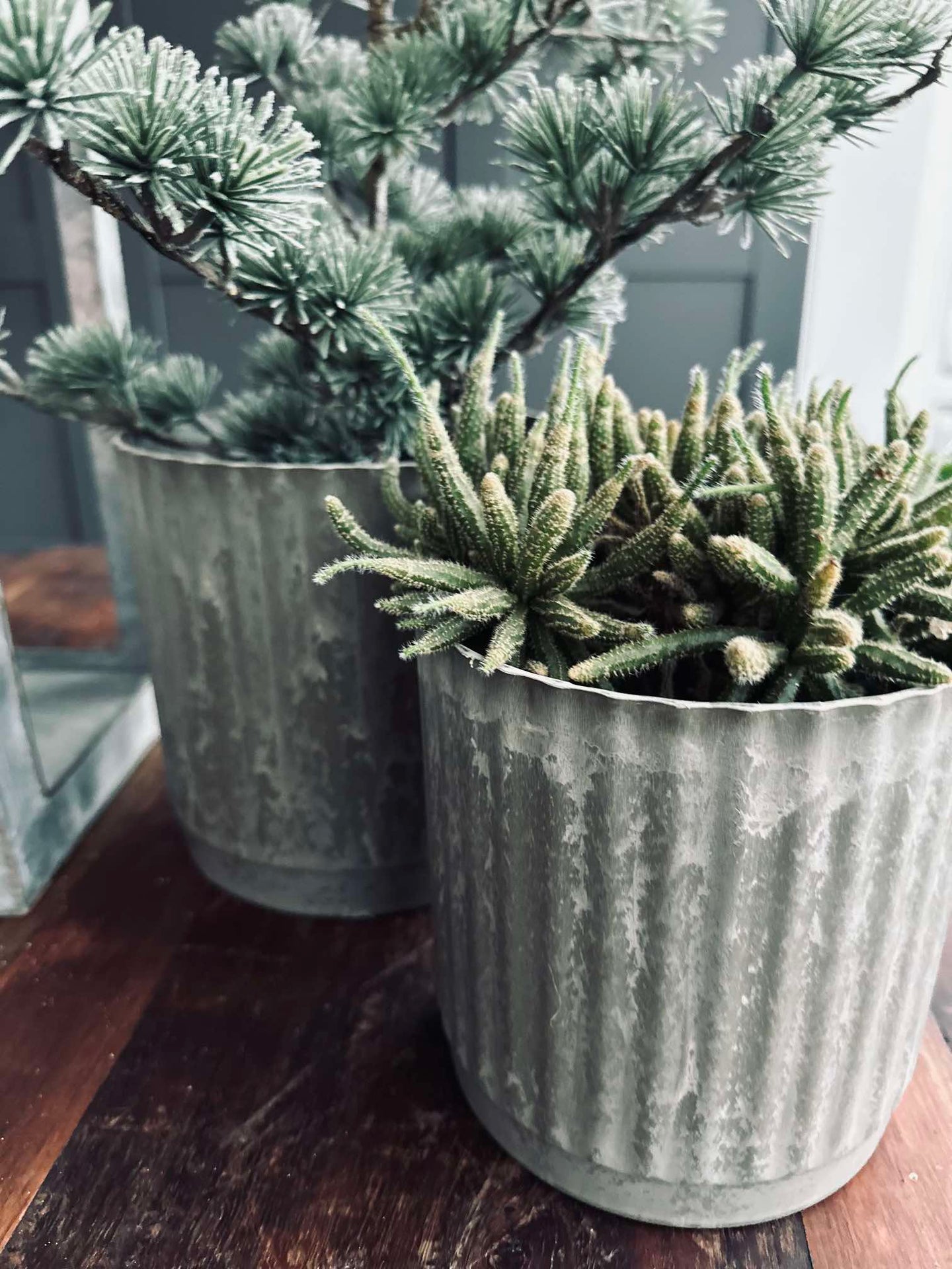 Krukor i grön betonglook - Set om 2 st