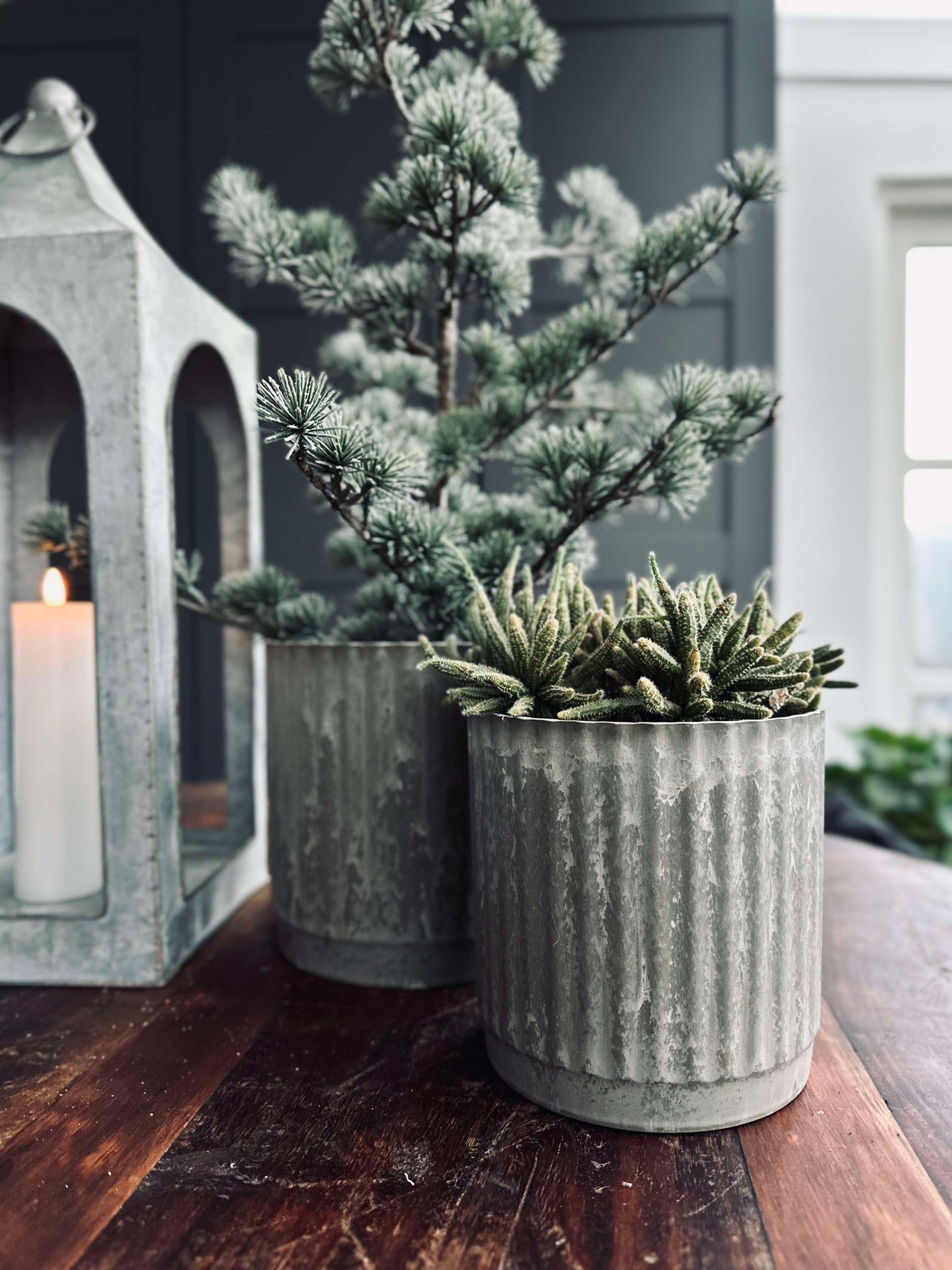 Krukor i grön betonglook - Set om 2 st