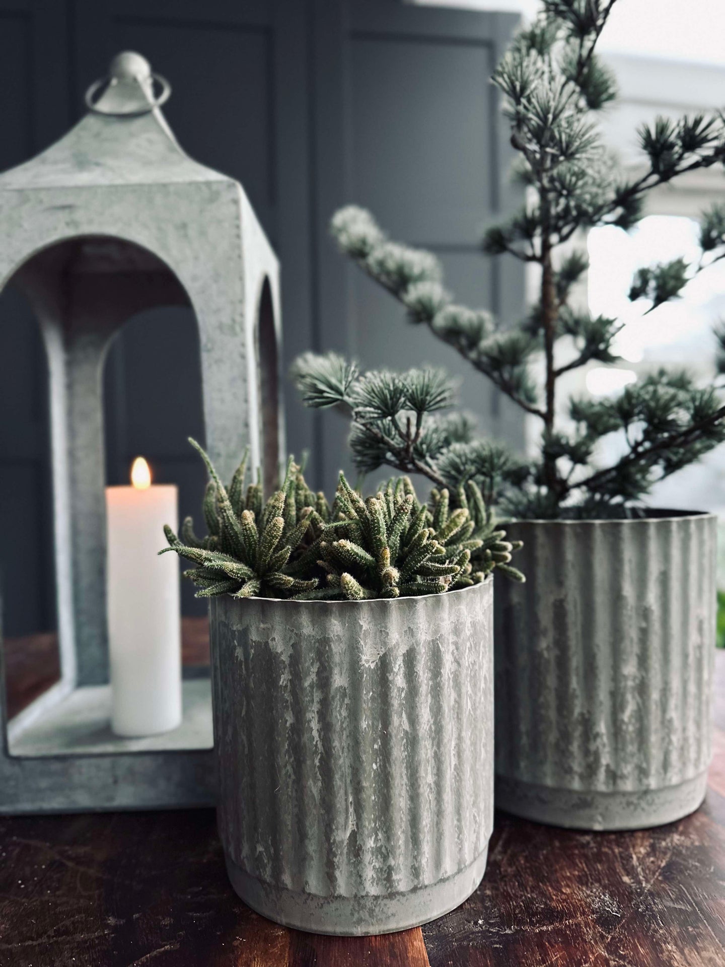 Krukor i grön betonglook - Set om 2 st