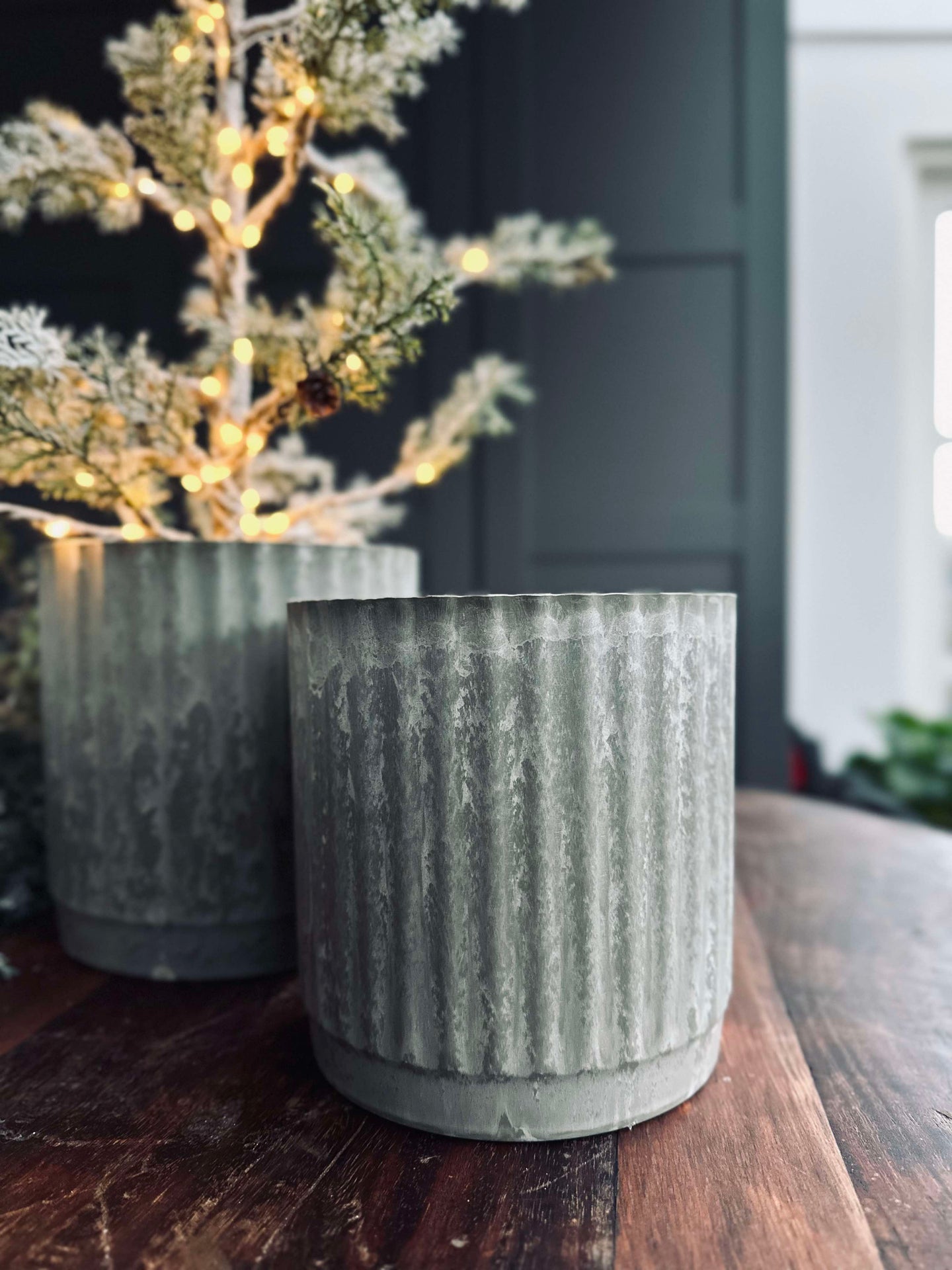 Krukor i grön betonglook - Set om 2 st