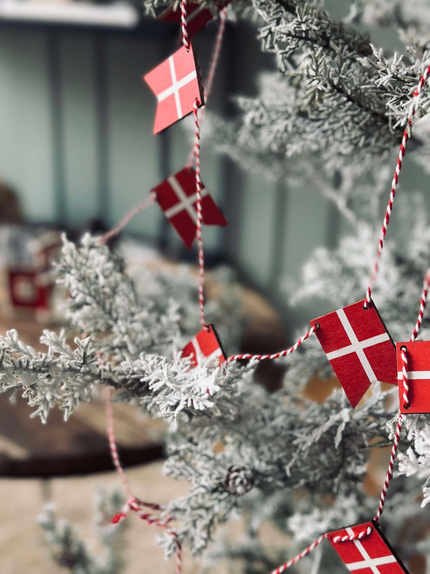 Flaggirlang i trä - 10 vimplar