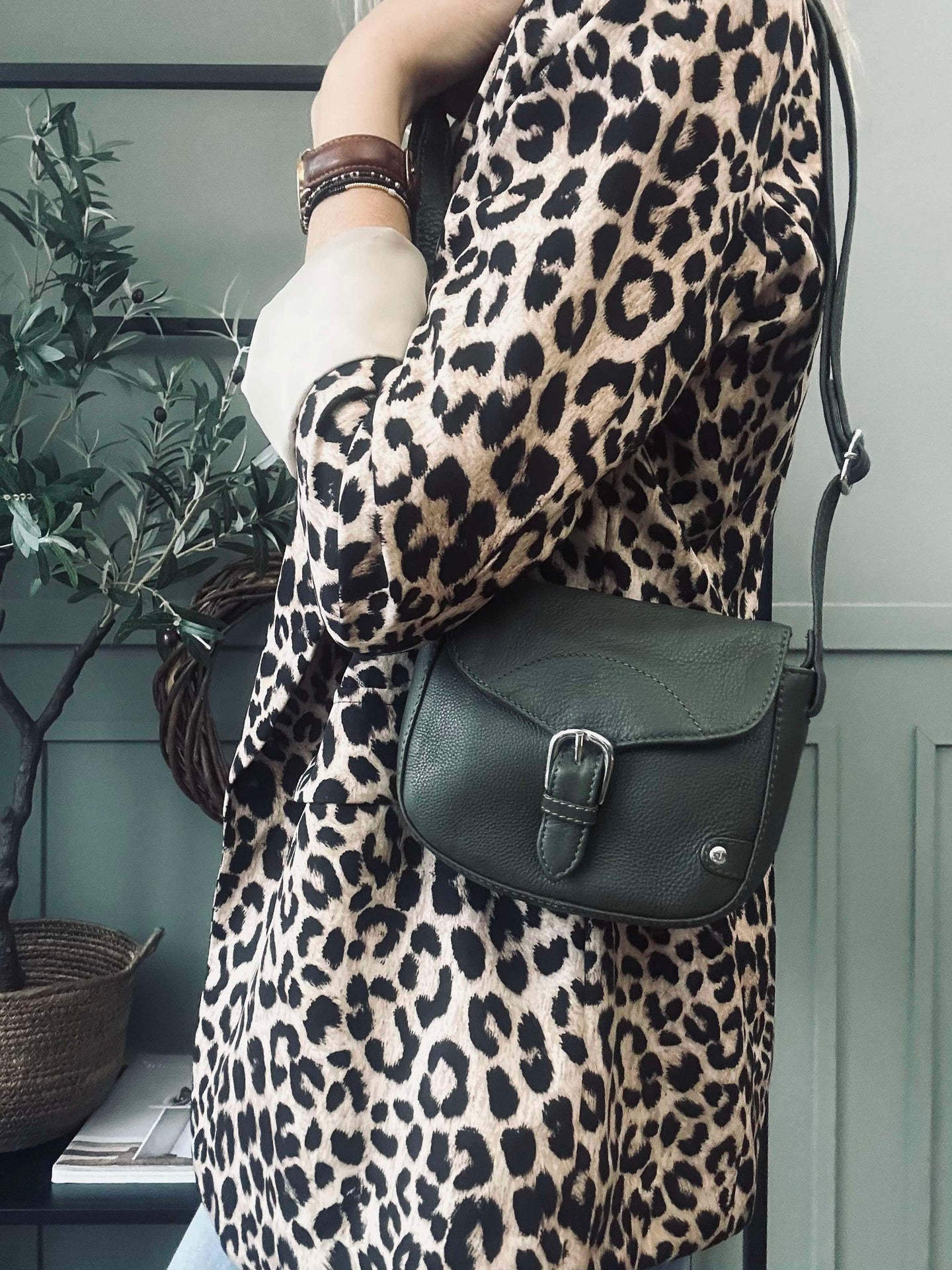 Crossbody Aura Army