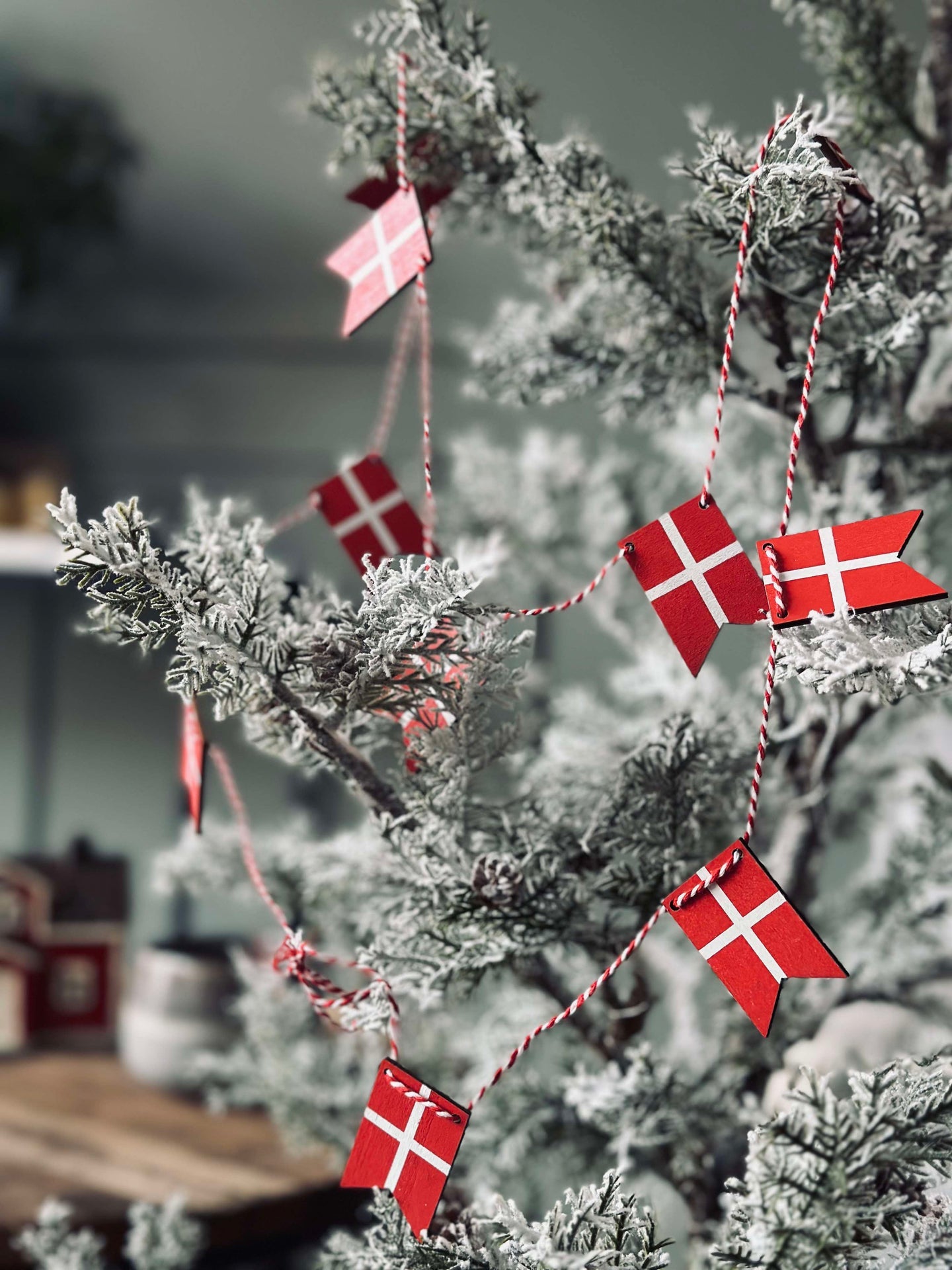 Flaggirlang i trä - 10 vimplar