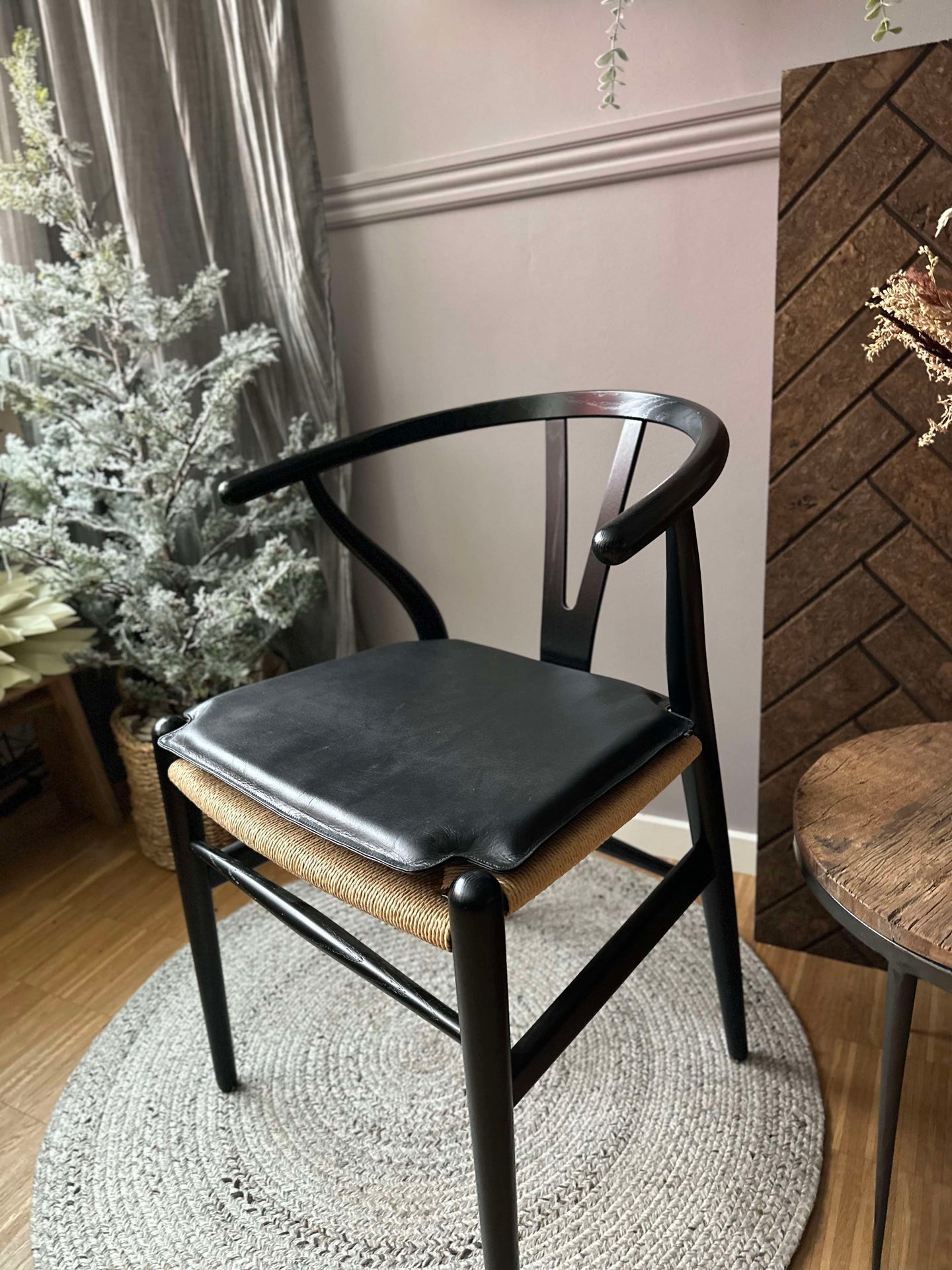 Svart skinnsits - Passar till Y-stol