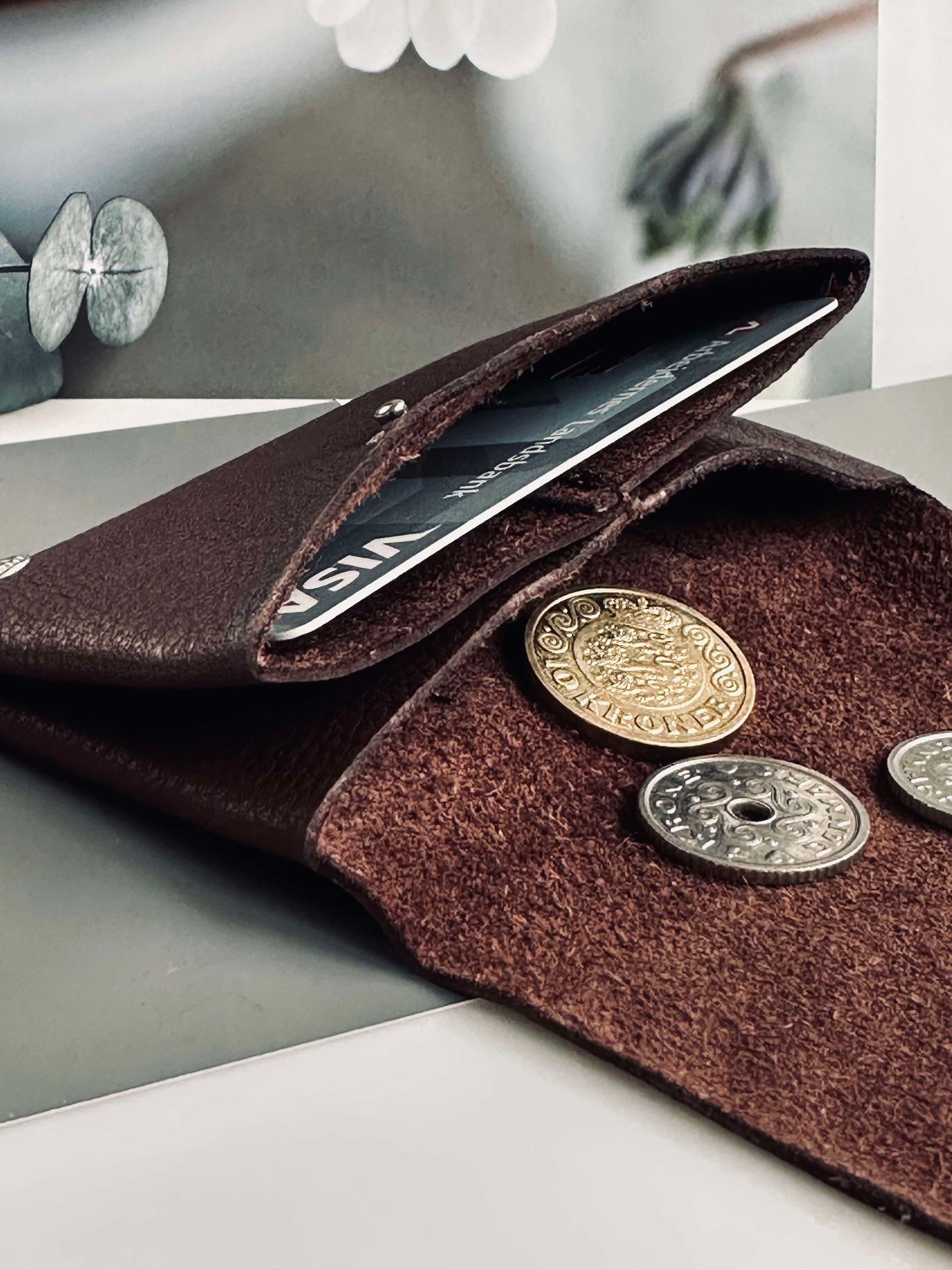 Aura liten mörkbrun plånbok