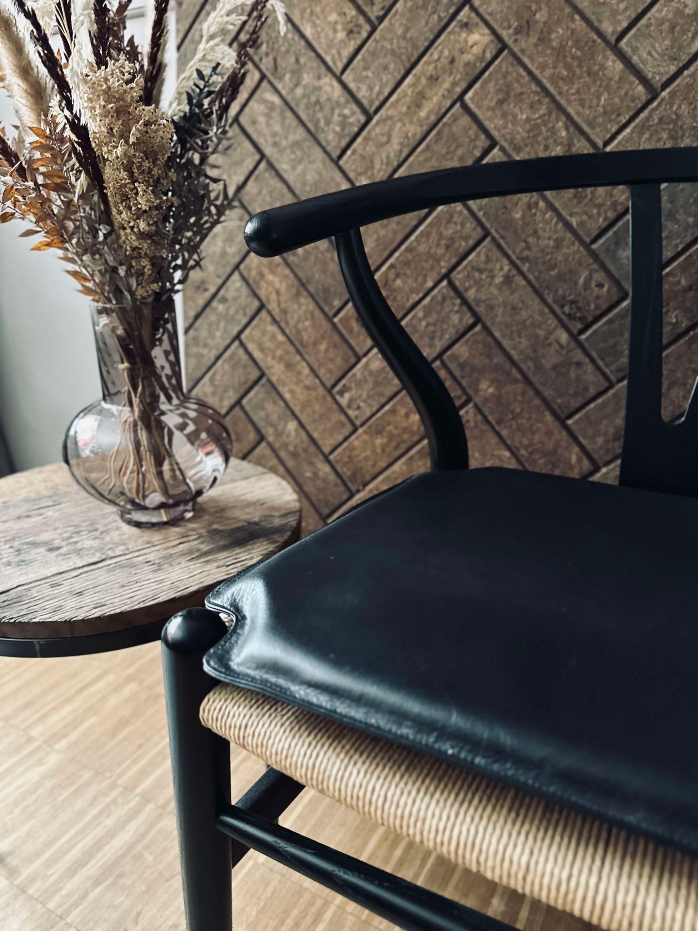 Svart skinnsits - Passar till Y-stol