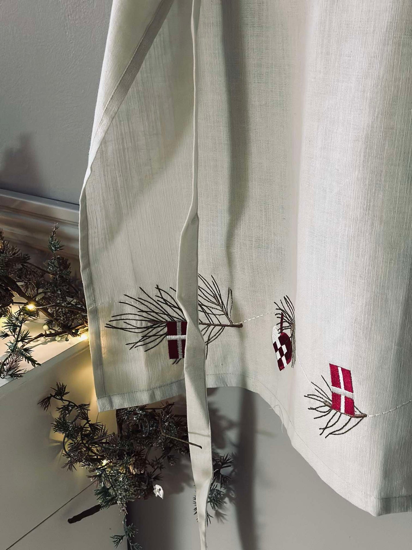 Förkläde med broderi