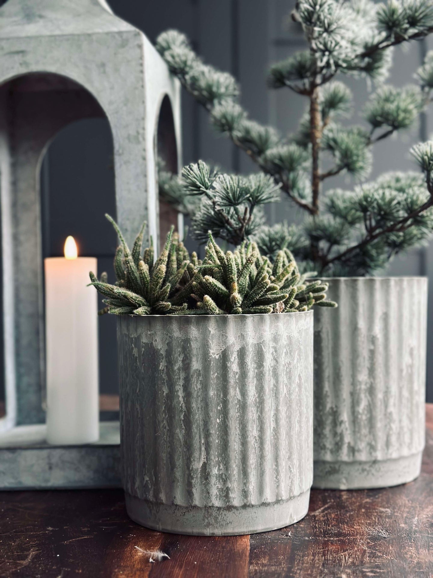 Krukor i grön betonglook - Set om 2 st