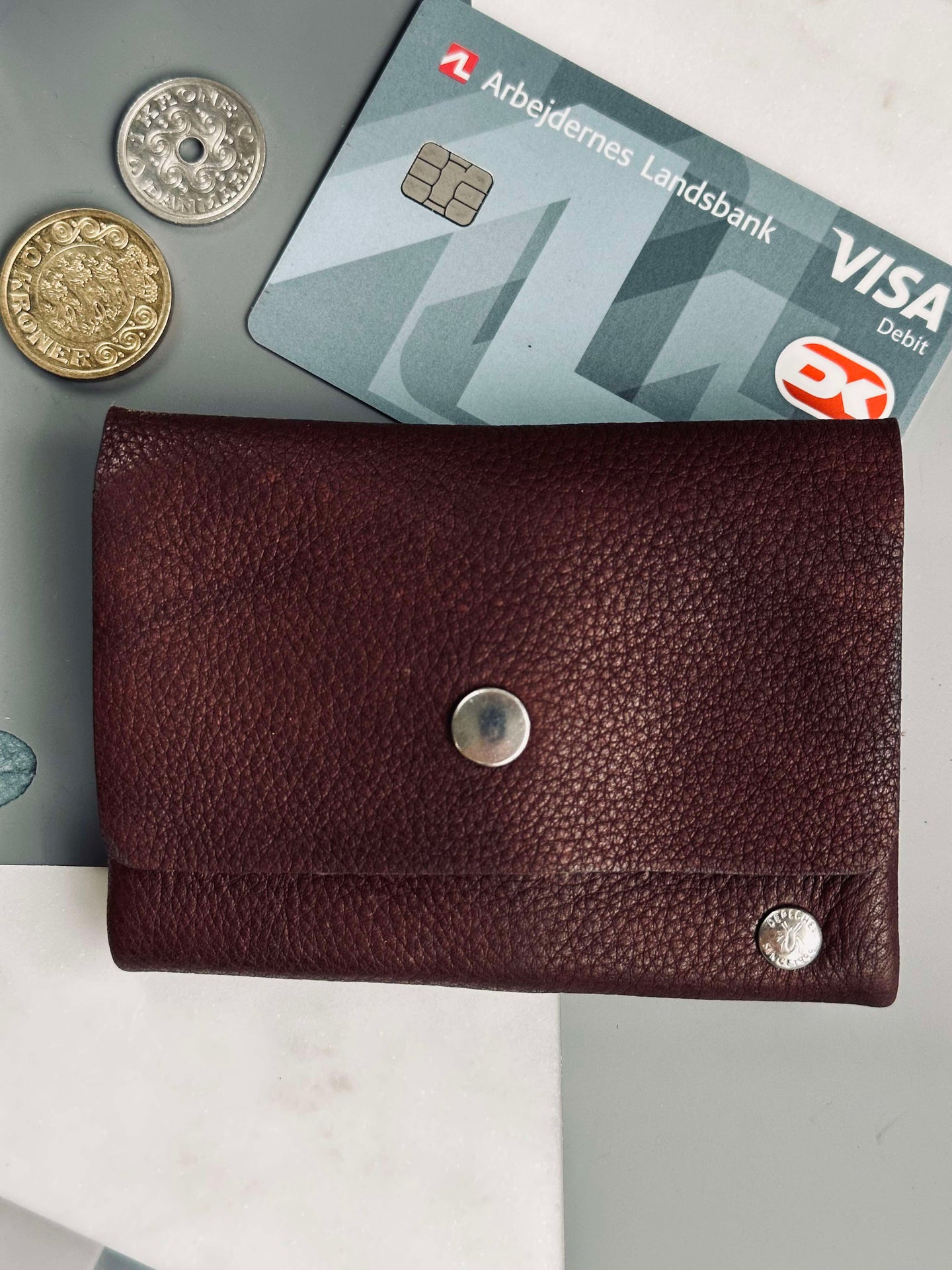 Aura liten mörkbrun plånbok