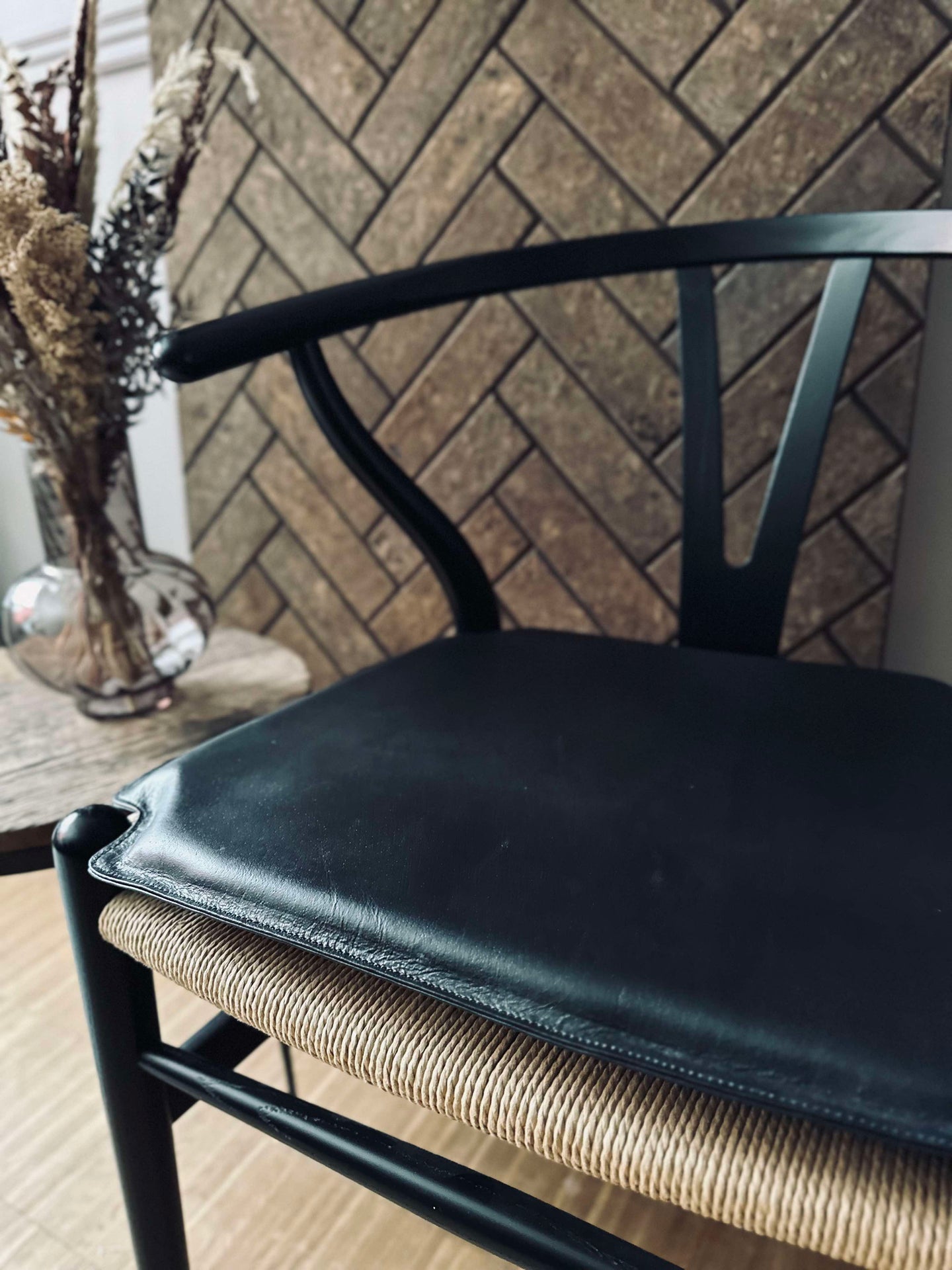 Svart skinnsits - Passar till Y-stol