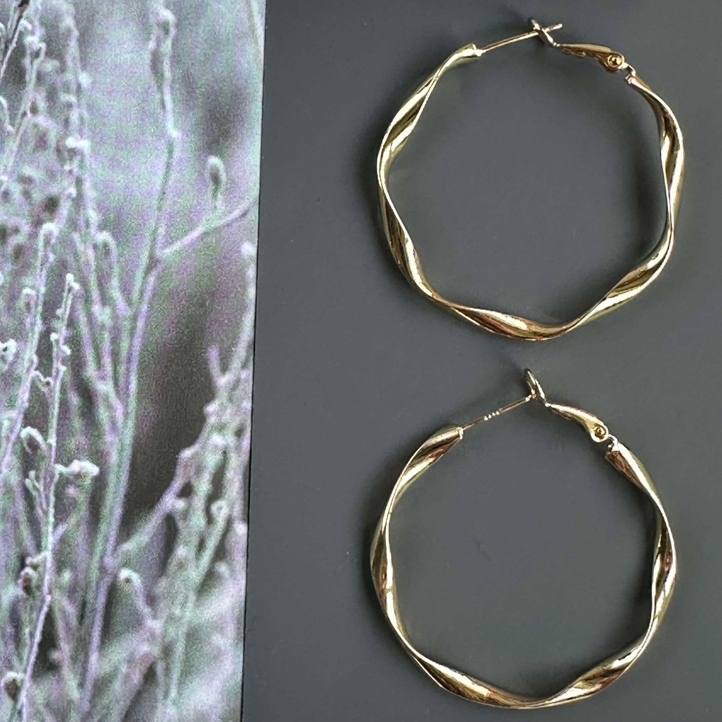 Örhängen Hope tvinnad - förgylld