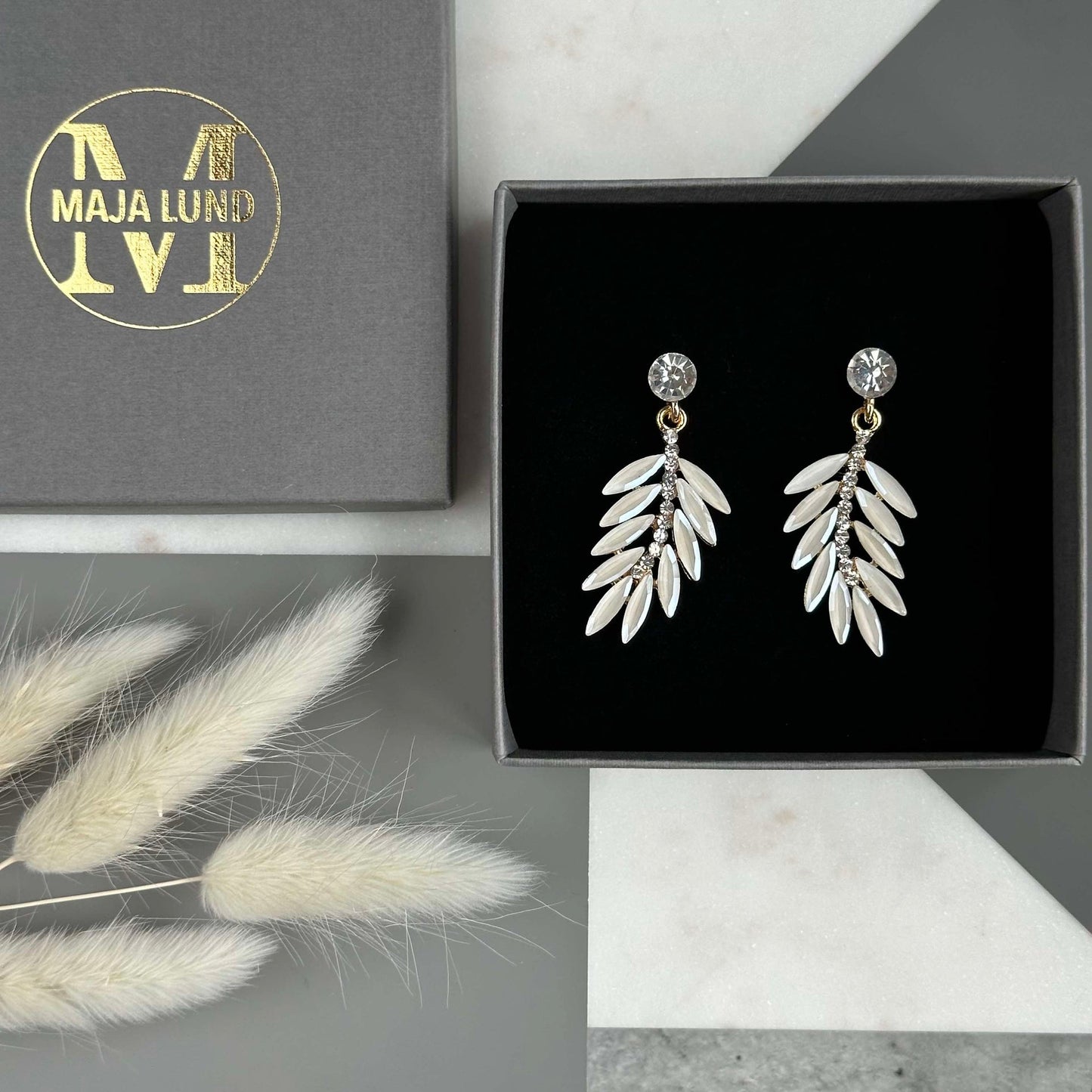 Fjäderörhängen - Vit