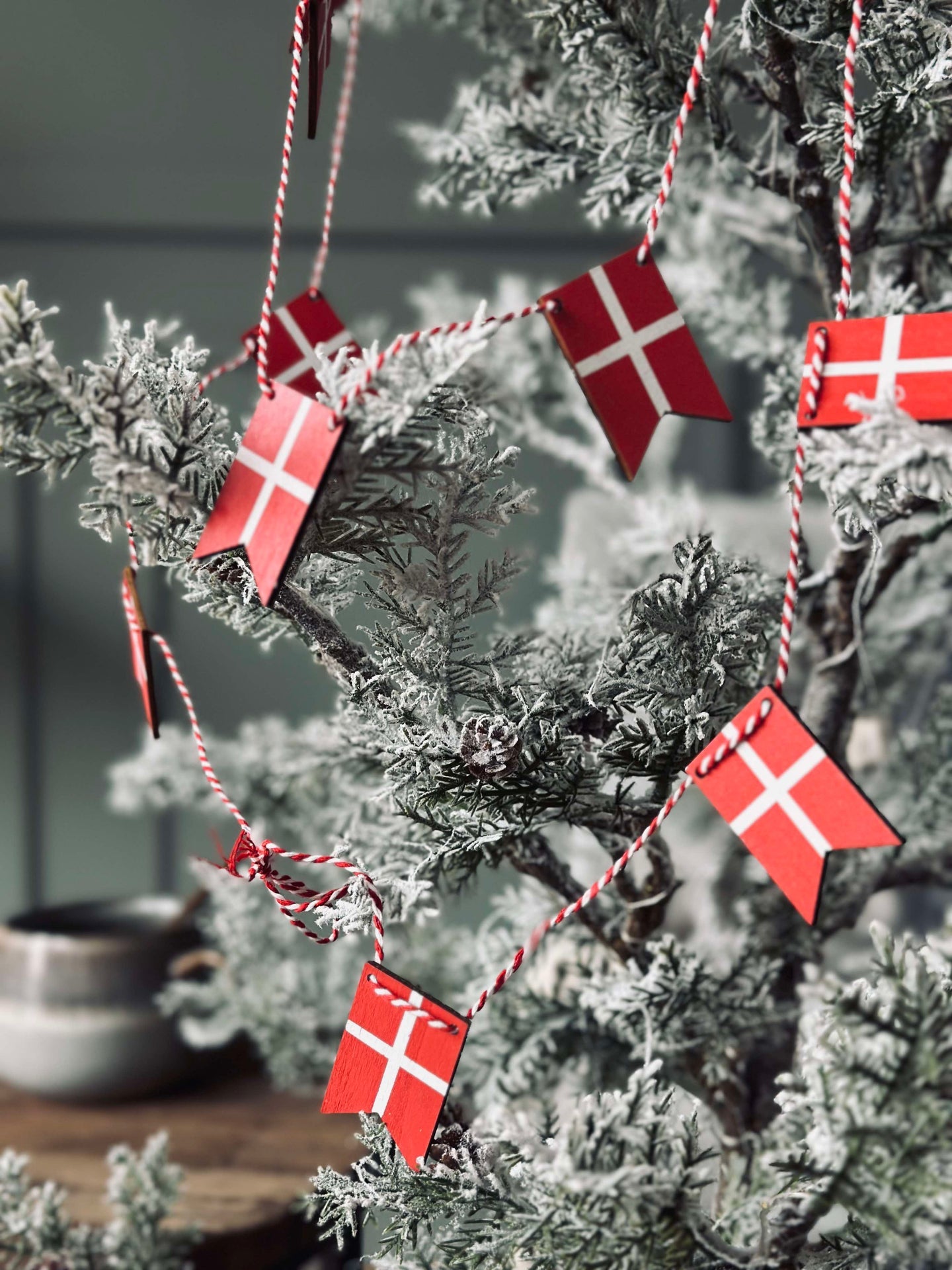 Flaggirlang i trä - 10 vimplar
