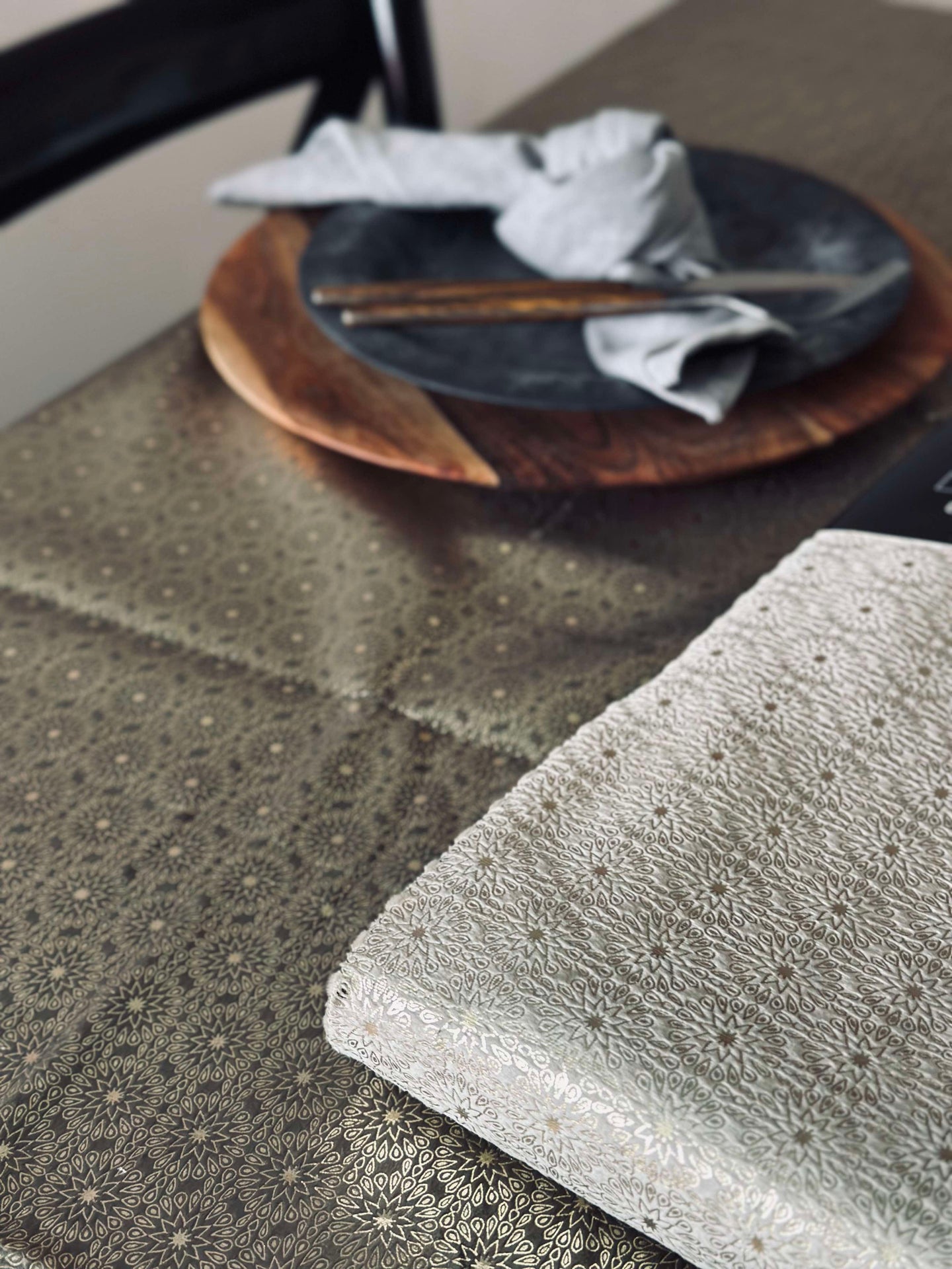 Bordsduk Velour 145x250 cm - Mörk beige