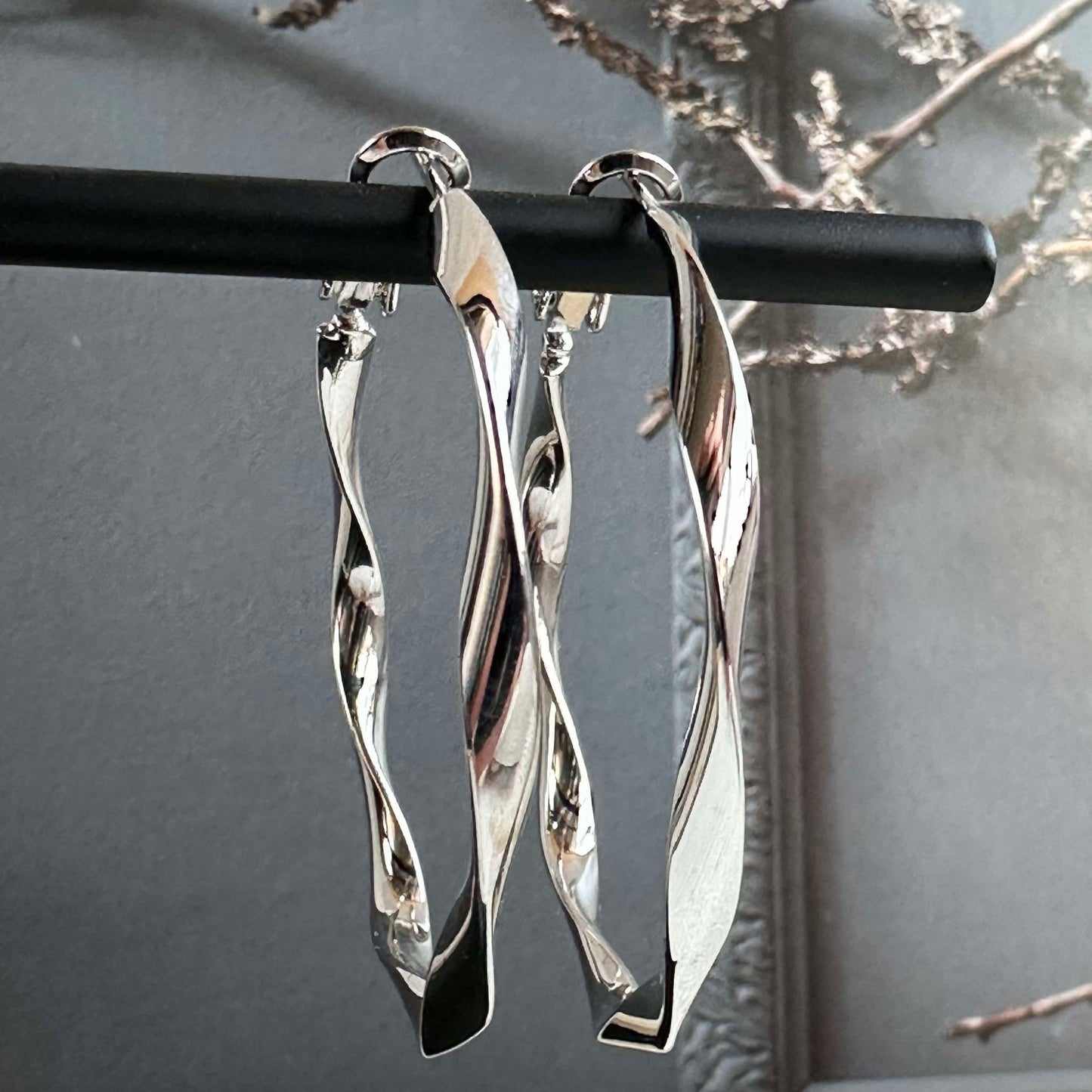 Hopp Twisted Silverbelagda Örhängen