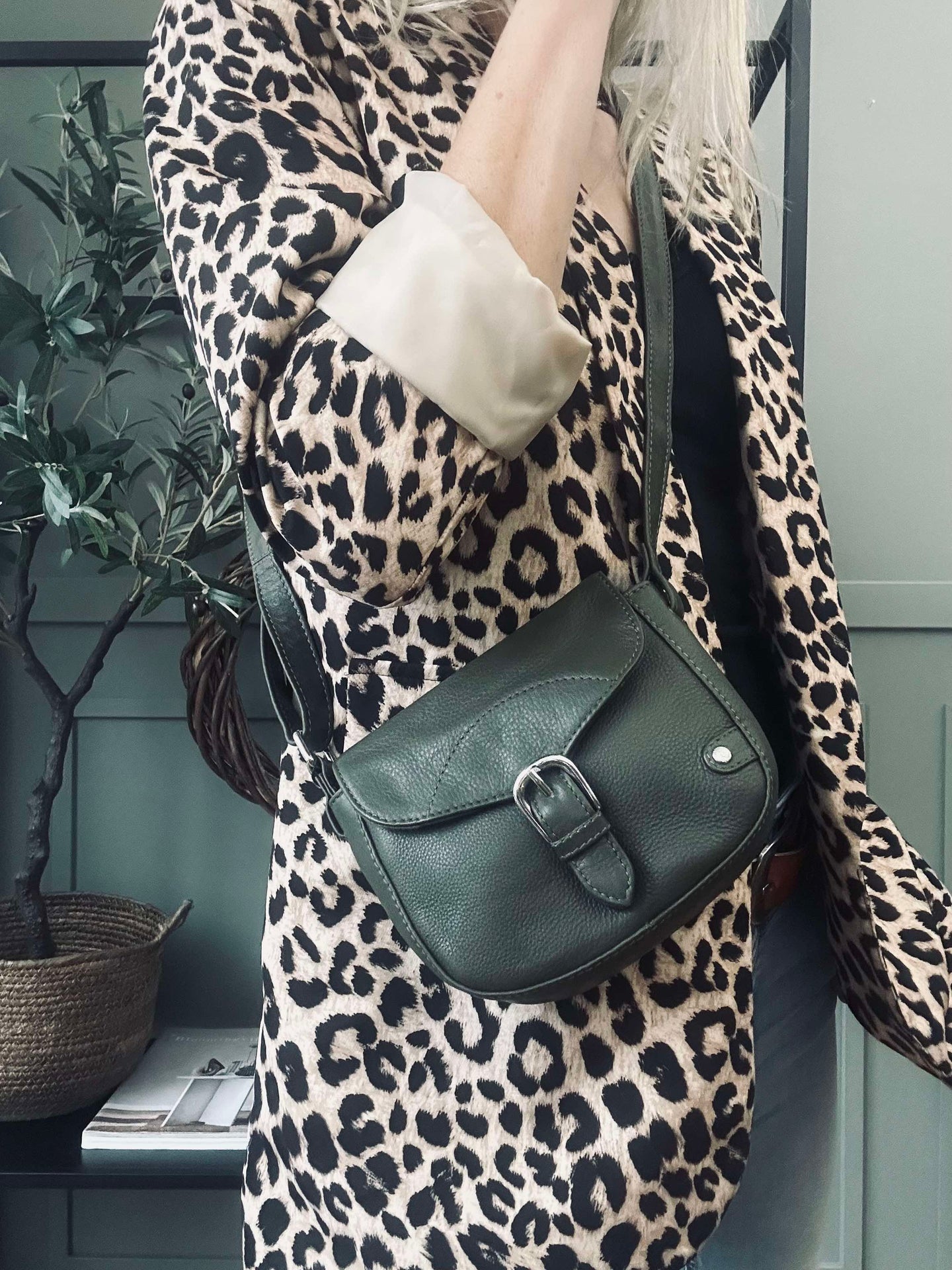 Crossbody Aura Army