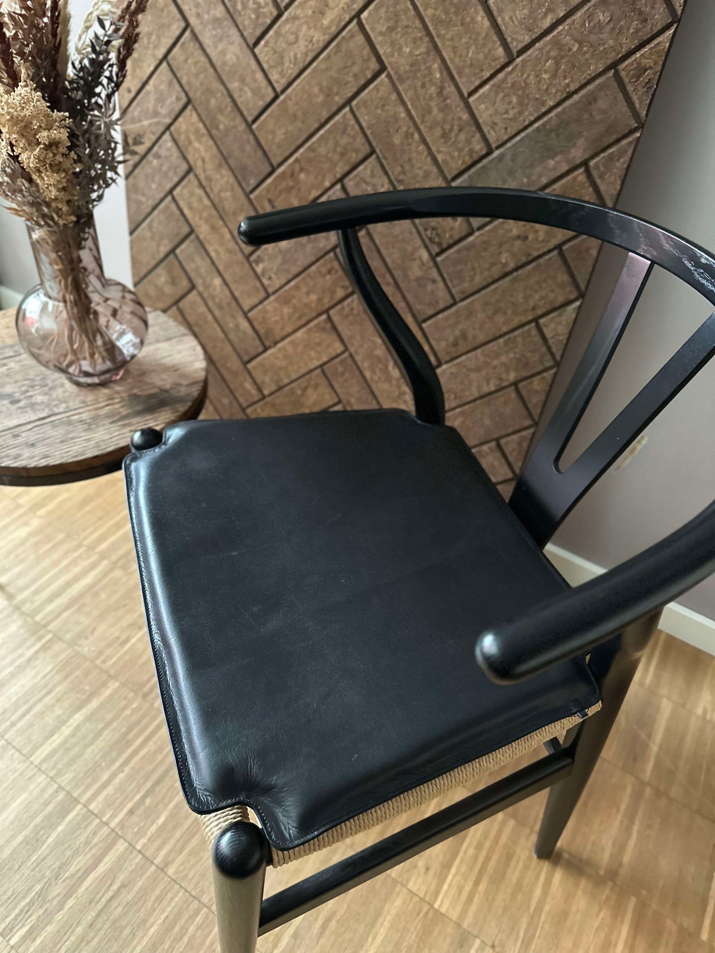 Svart skinnsits - Passar till Y-stol