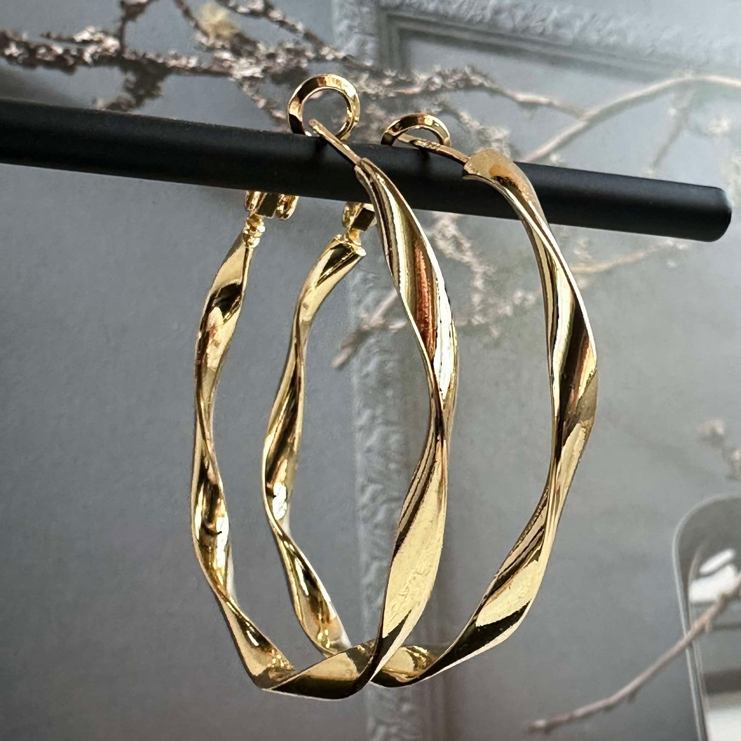 Örhängen Hope tvinnad - förgylld