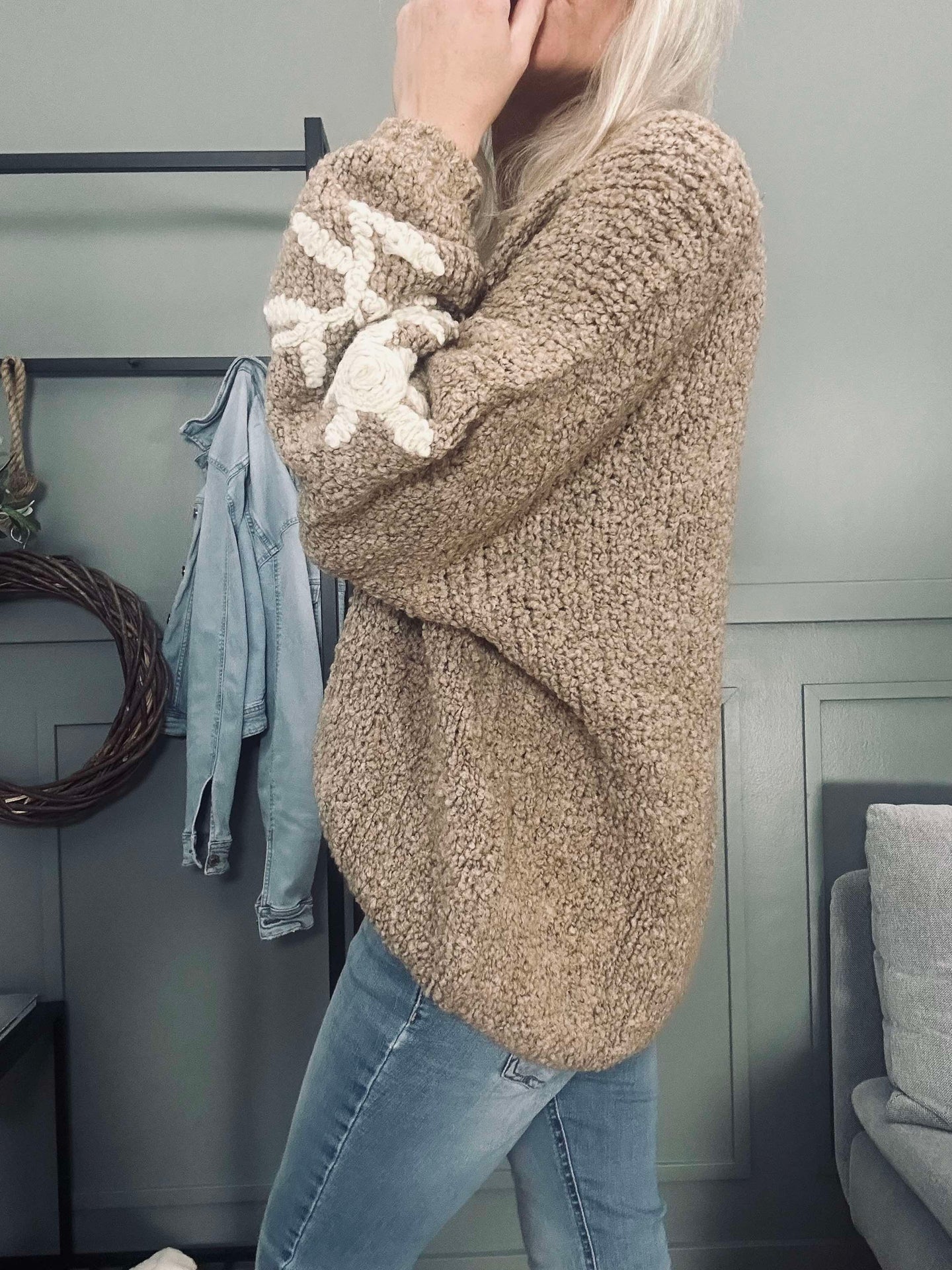 Stickad Almond Beige
