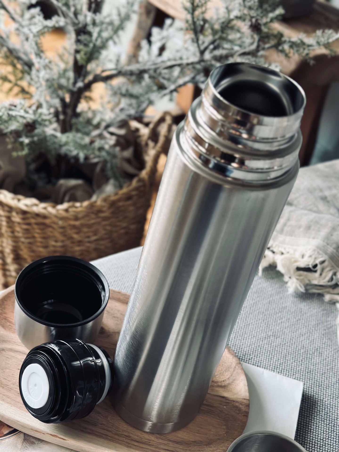 Termosflaska med 2 muggar - 1000 ml.