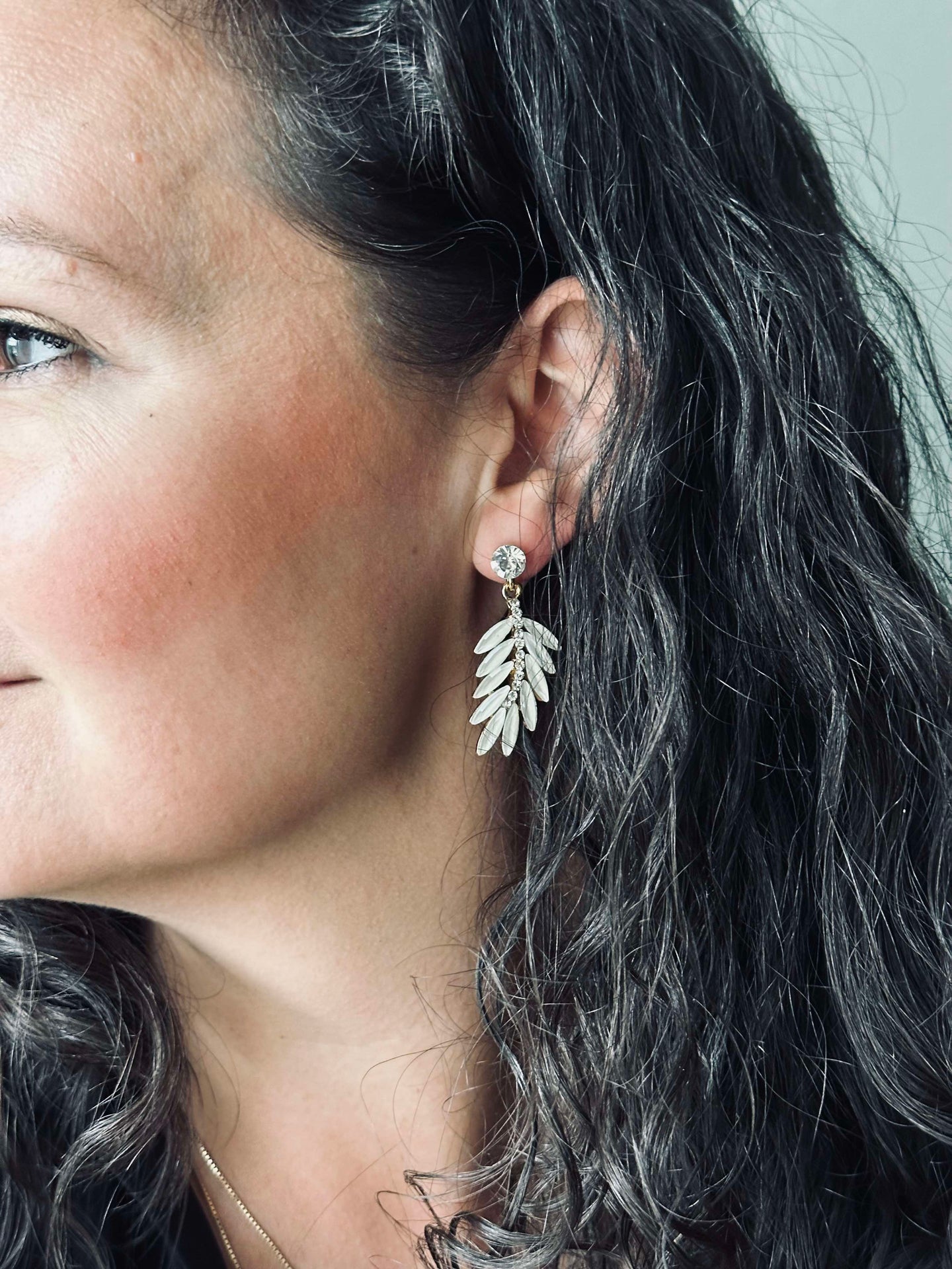 Fjäderörhängen - Vit