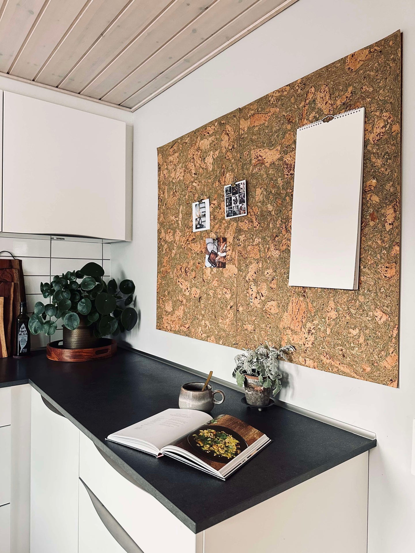 Korkskiva 60×90 – Isberg grön