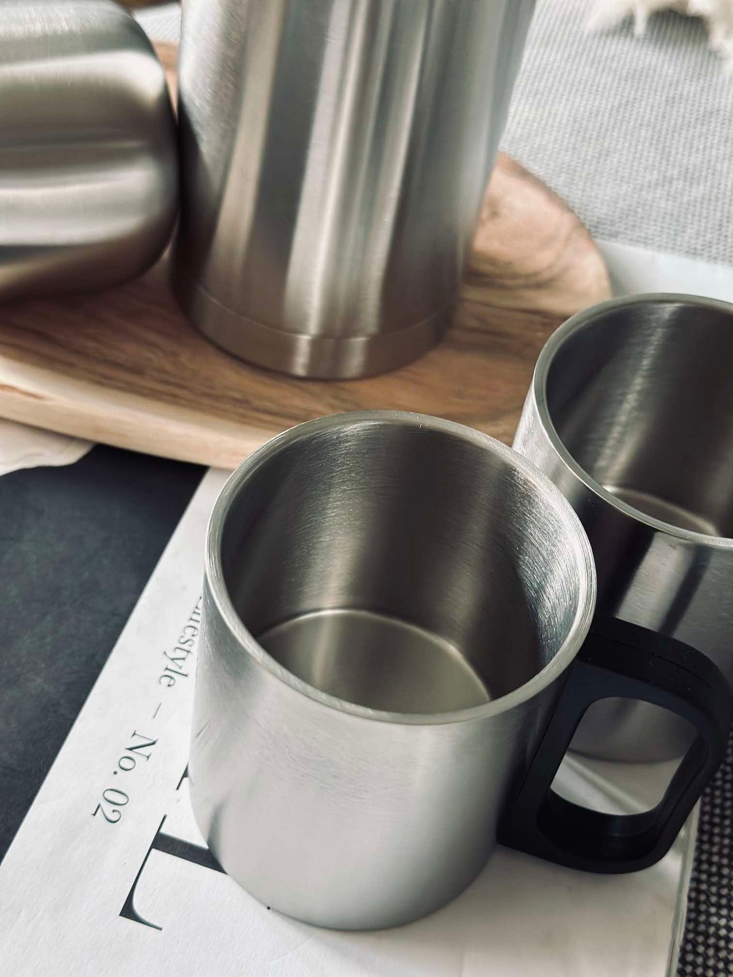 Termosflaska med 2 muggar - 1000 ml.