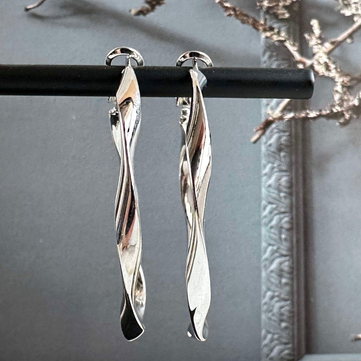 Hopp Twisted Silverbelagda Örhängen