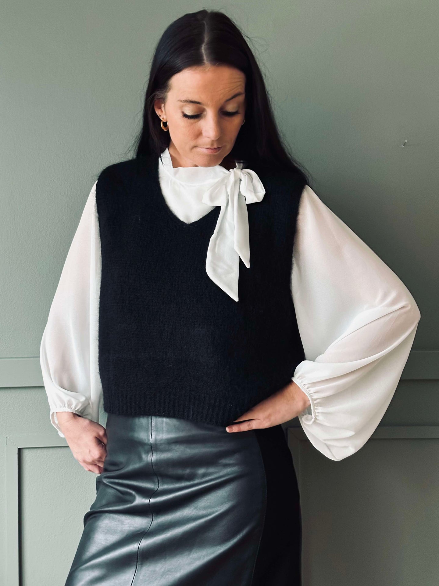 Blus m. Rosett - White