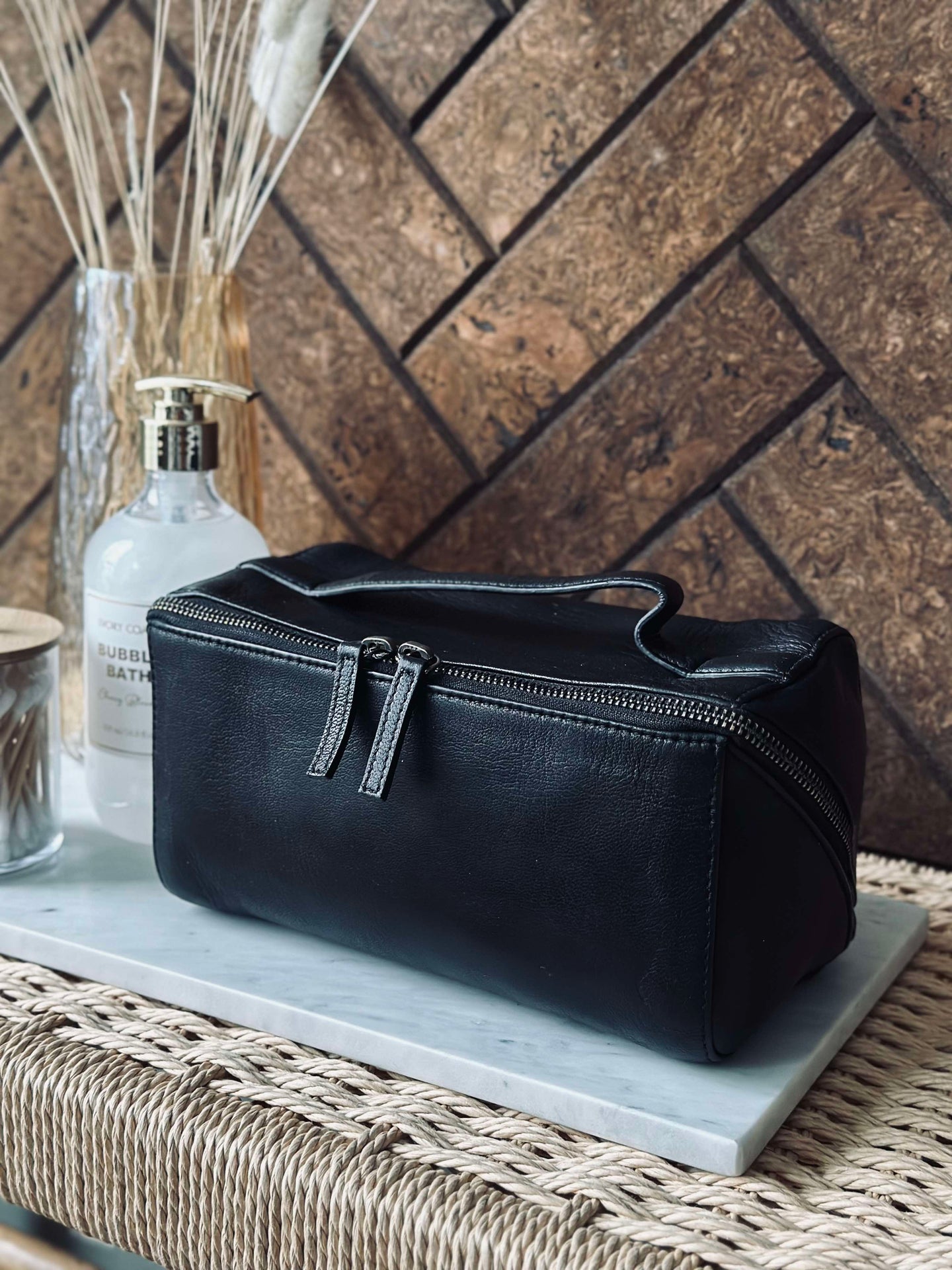 Toalettväska RIO - Black leather