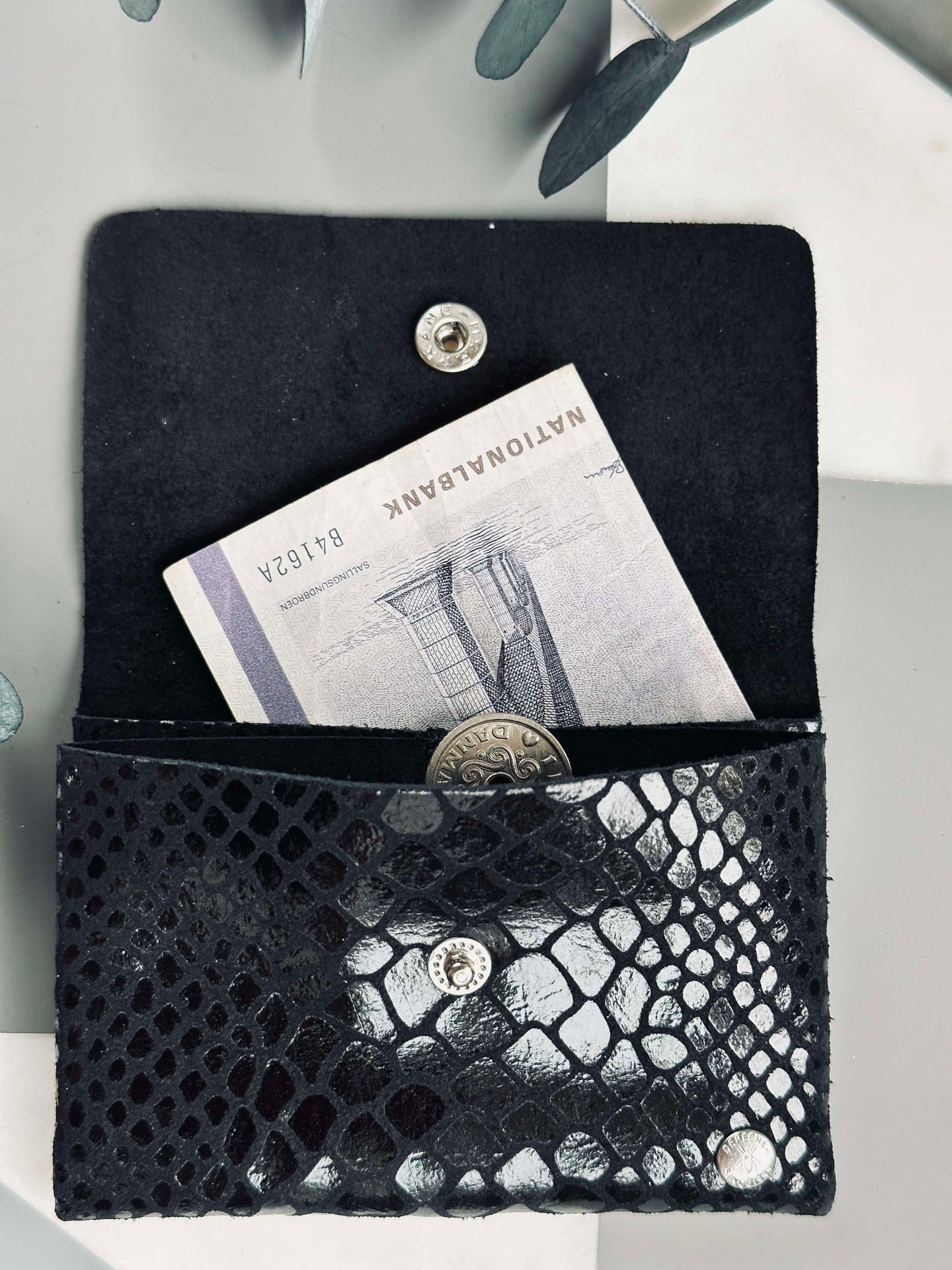 Aura liten plånbok - Svart krokodil