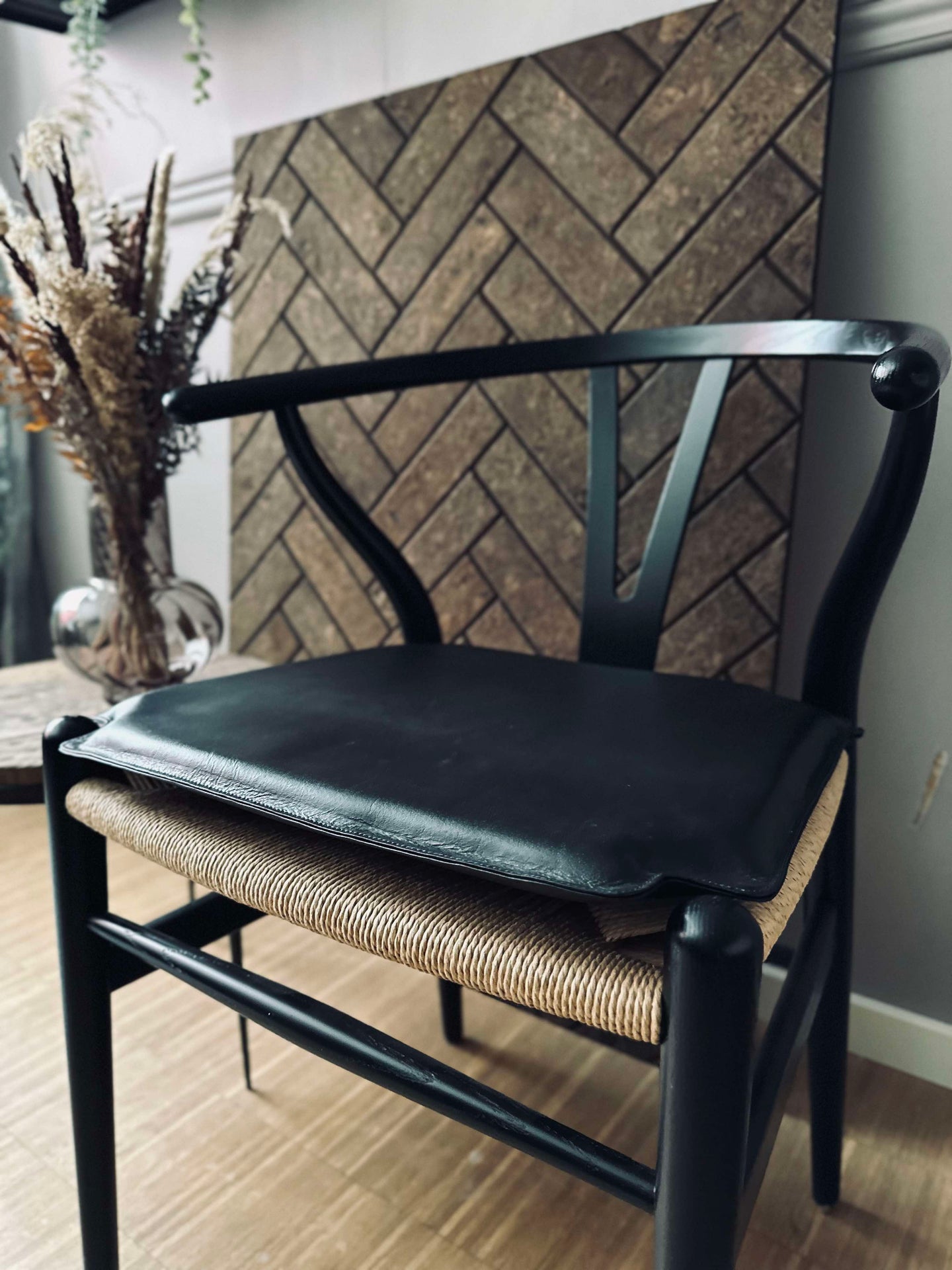 Svart skinnsits - Passar till Y-stol