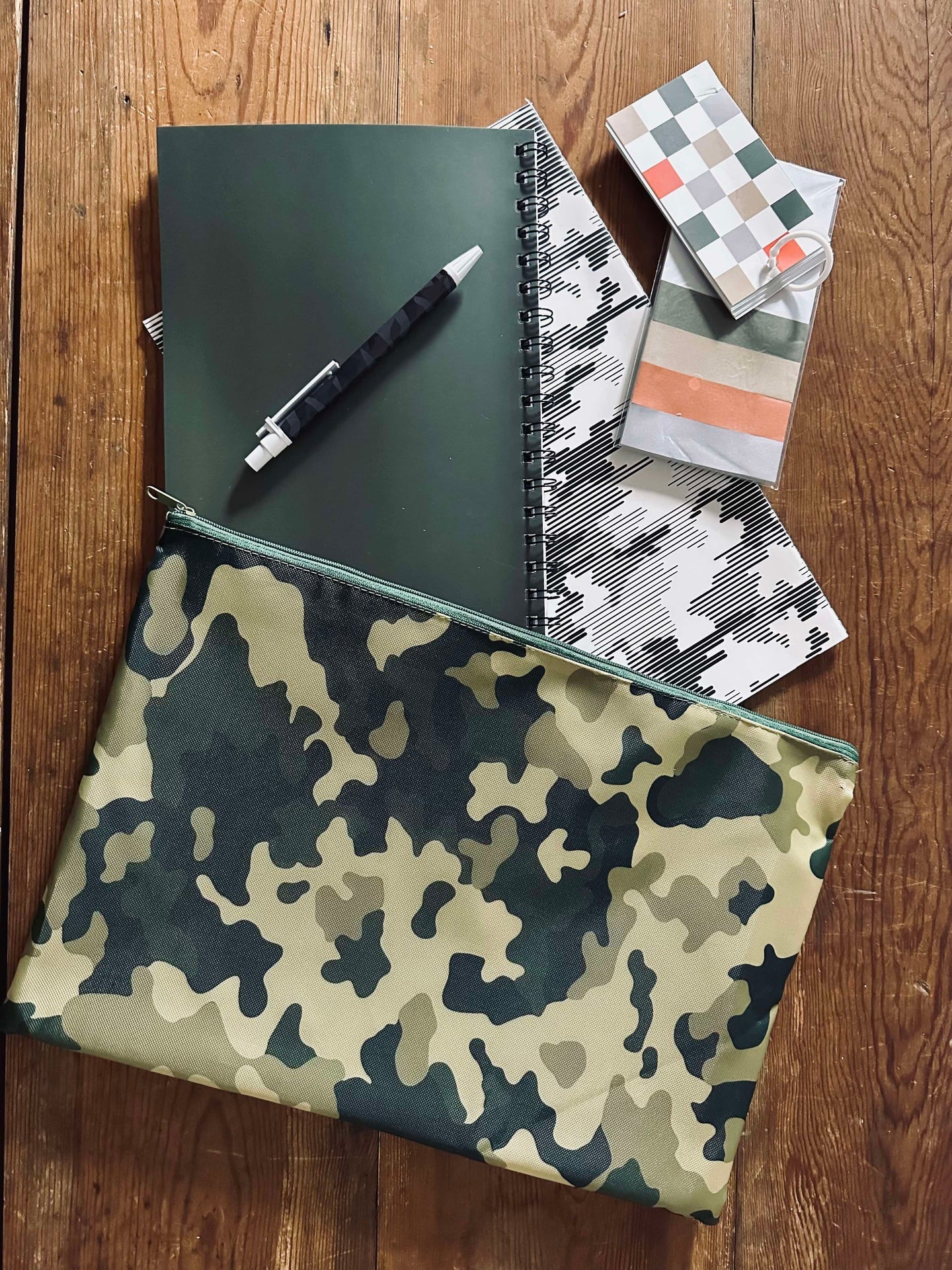 Set med anteckningsböcker och väska - Army