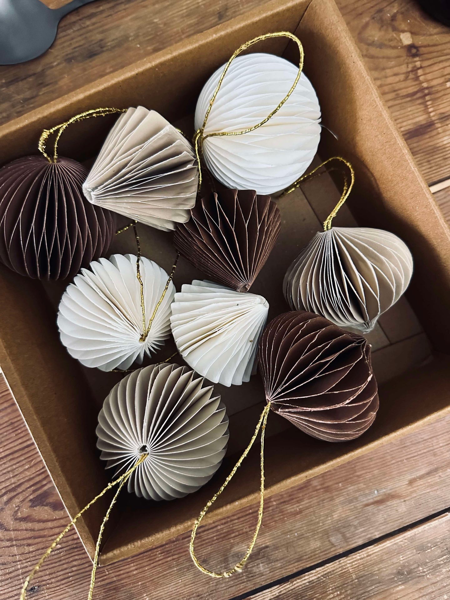 Små pappersdekorationer för jul - 9 st.