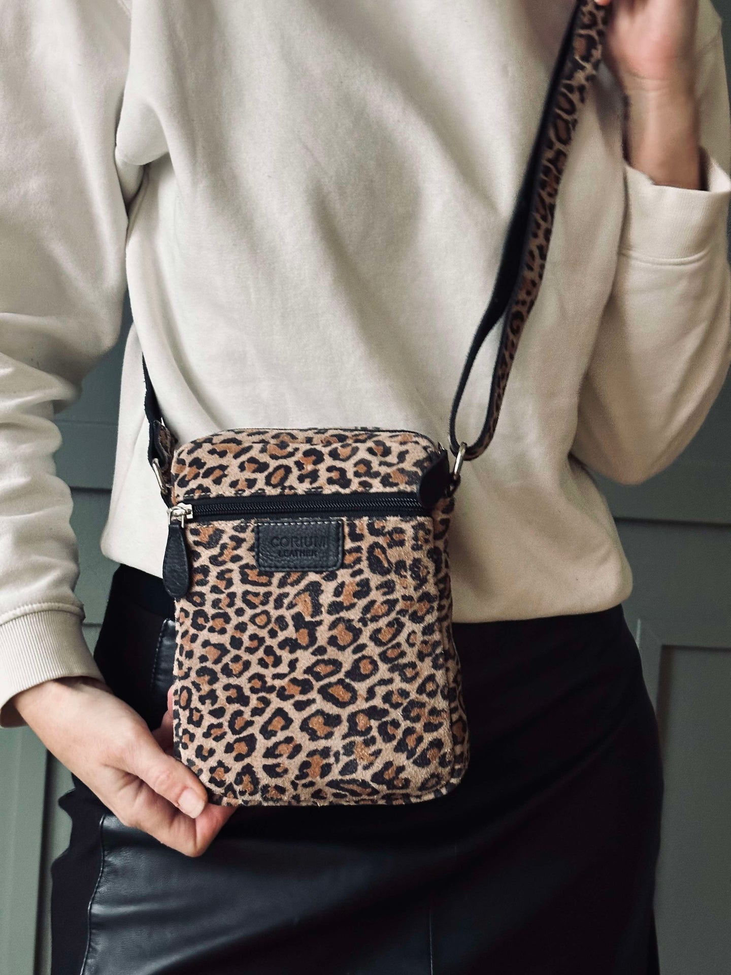 Mobilväska / Crossover Daily Leopard