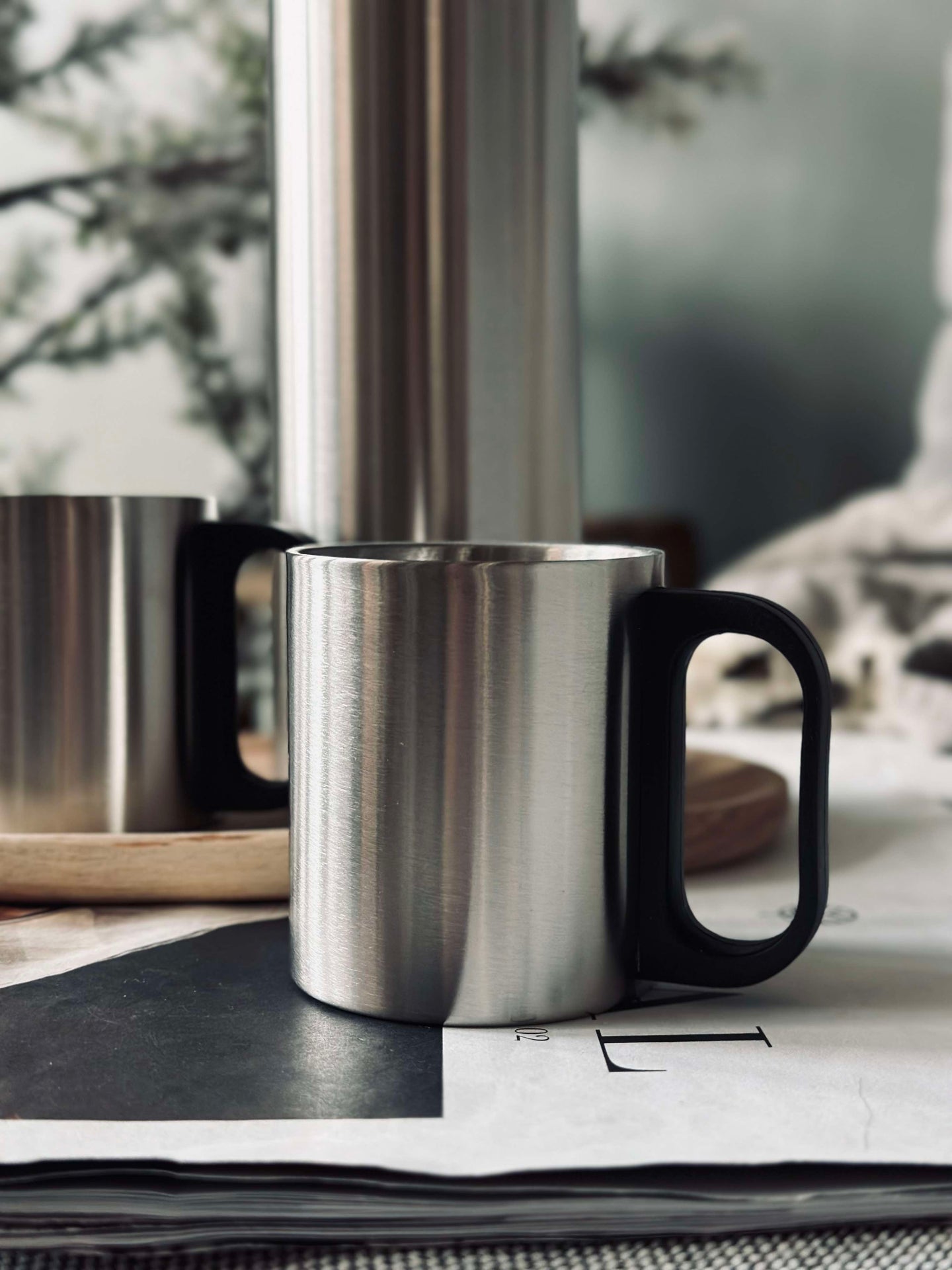 Termosflaska med 2 muggar - 1000 ml.