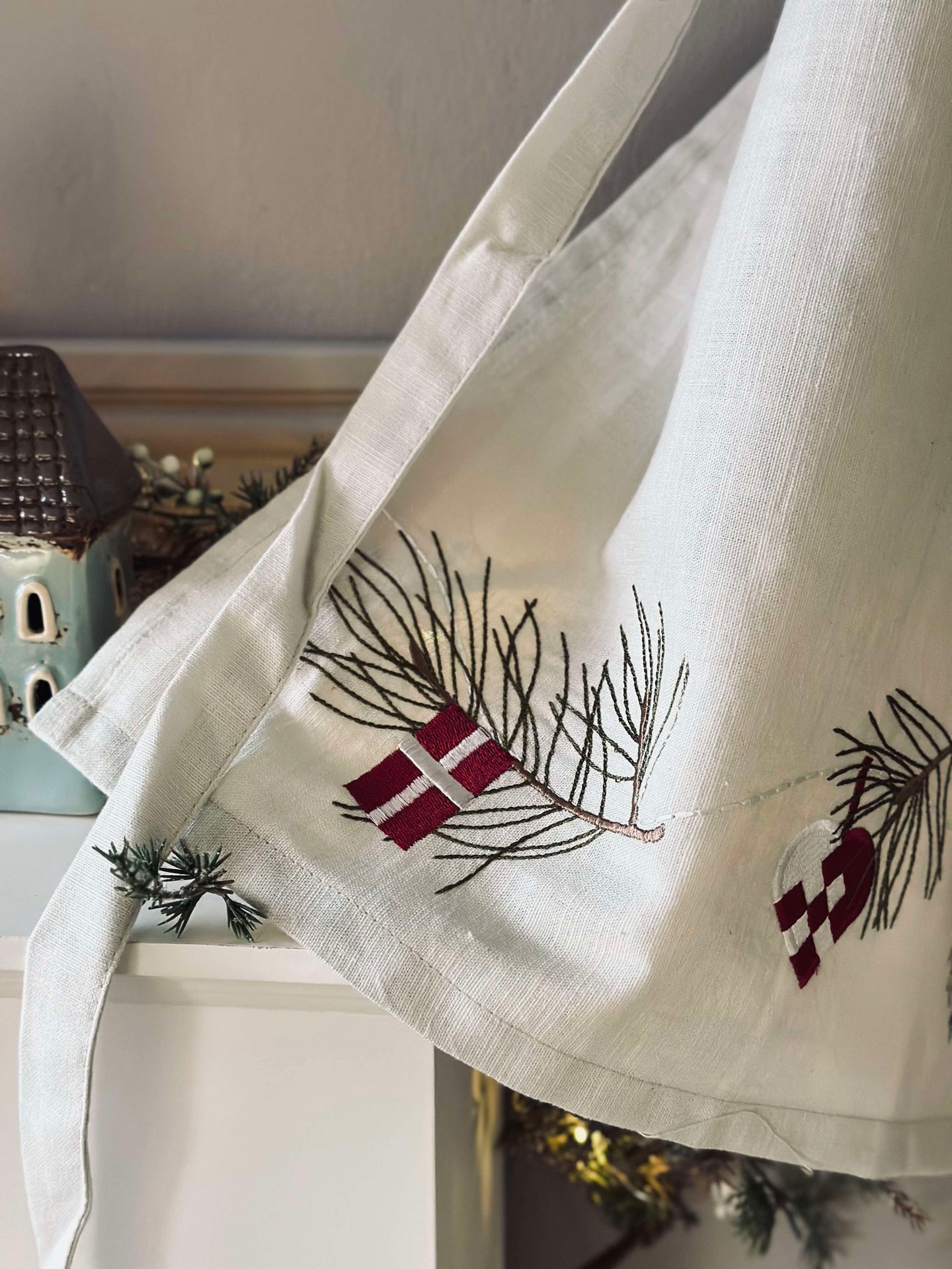 Förkläde med broderi