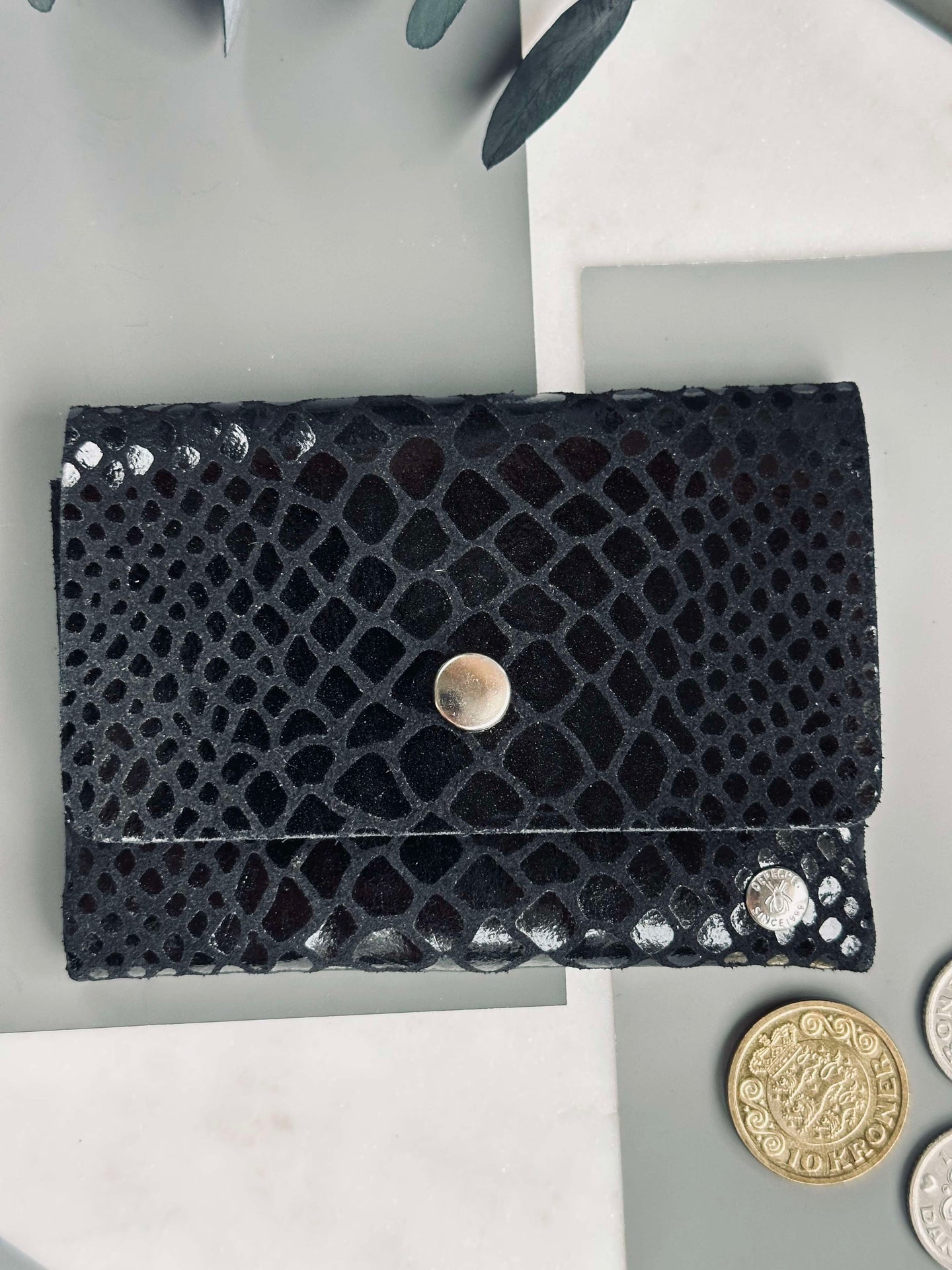 Aura liten plånbok - Svart krokodil