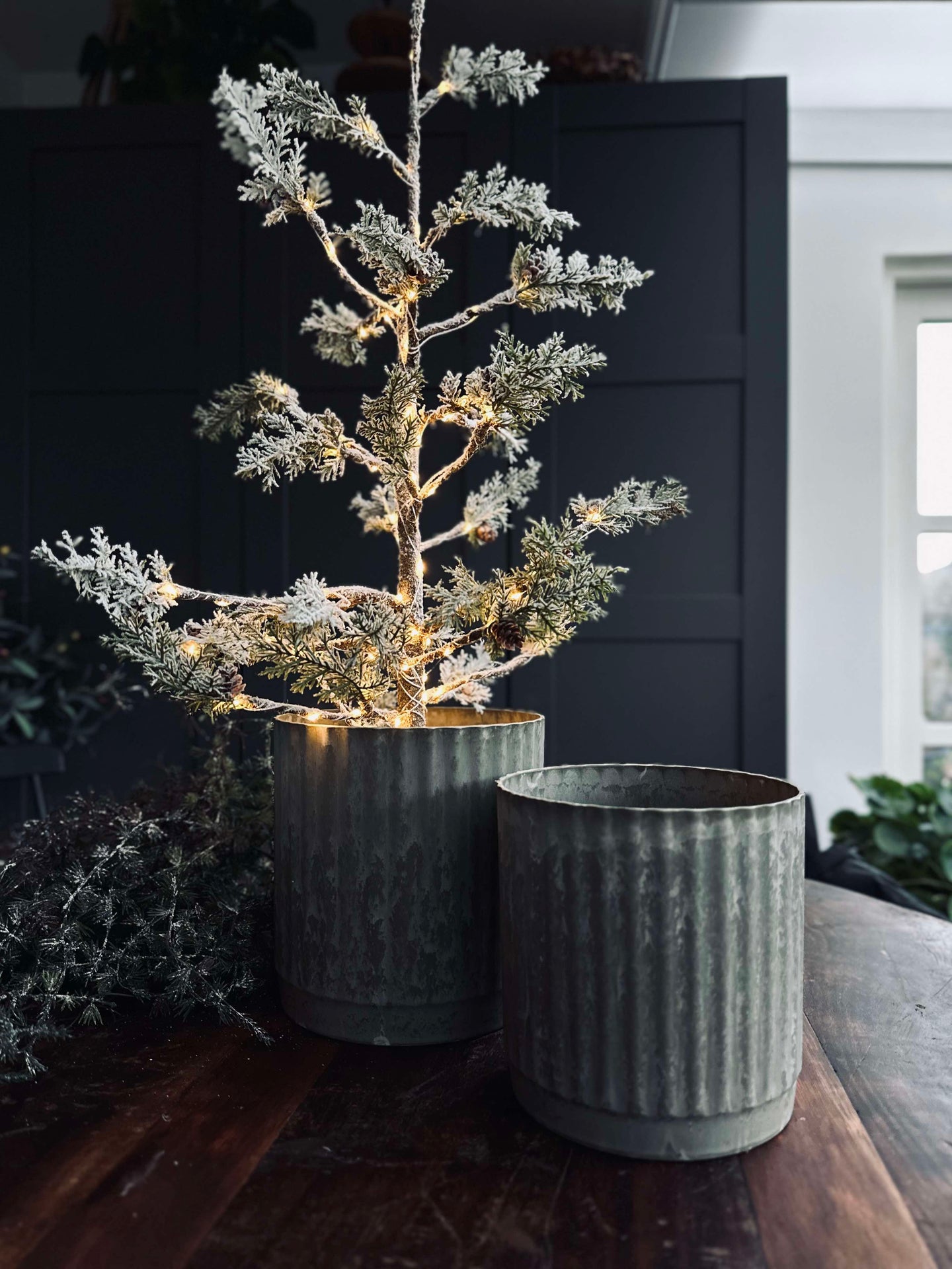 Krukor i grön betonglook - Set om 2 st