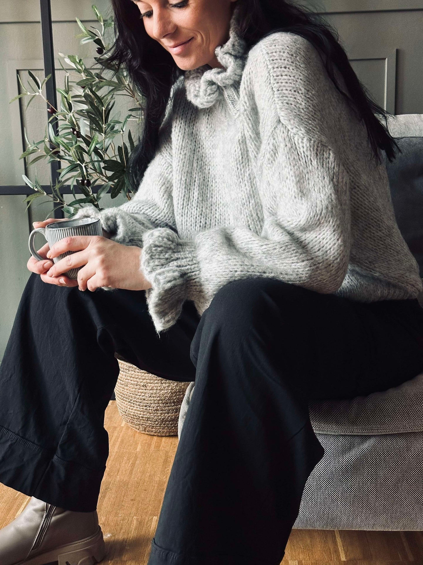 Stickad Nina - Grå