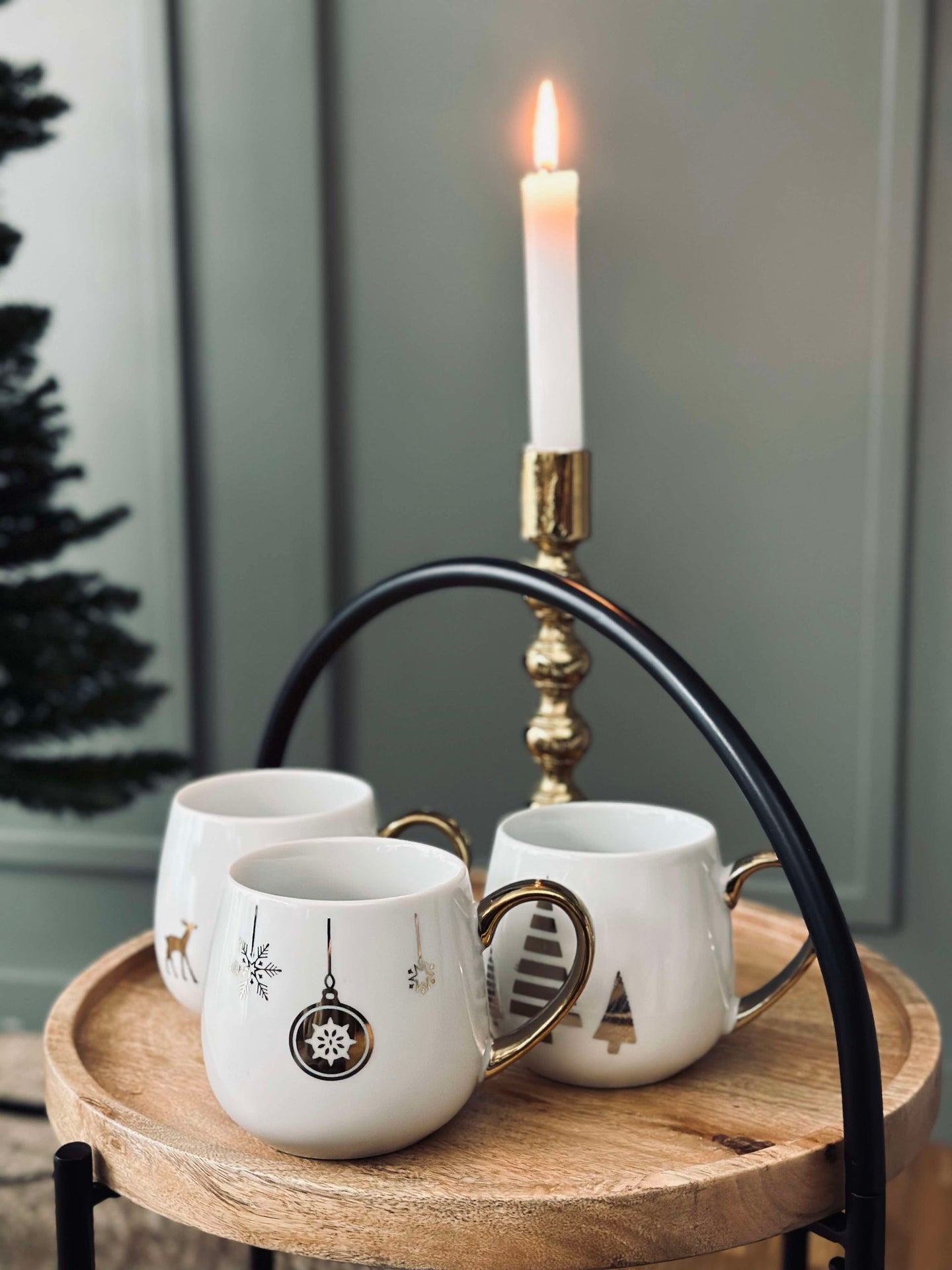 Julkopp med guldmotiv