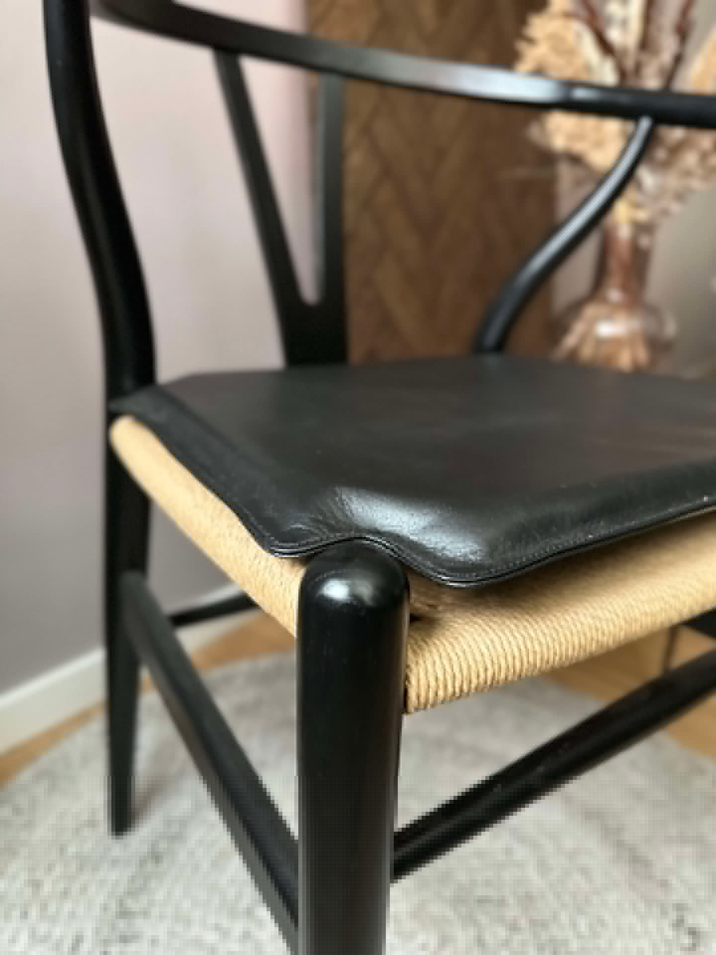Svart skinnsits - Passar till Y-stol