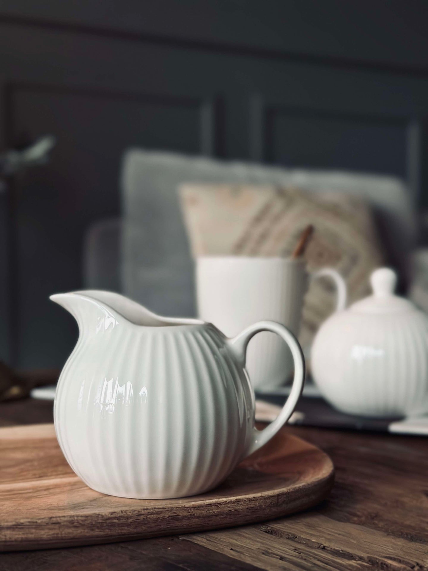 Räfflad Mjölkkanna - Porslin