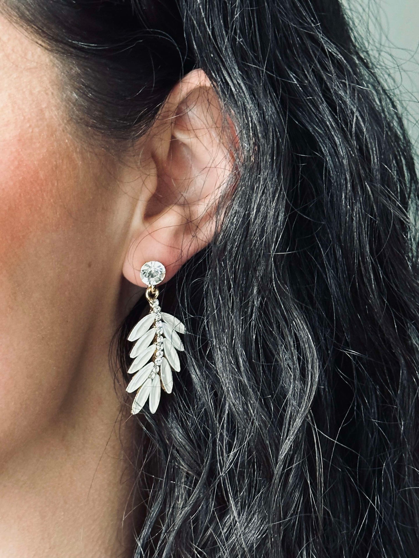 Fjäderörhängen - Vit